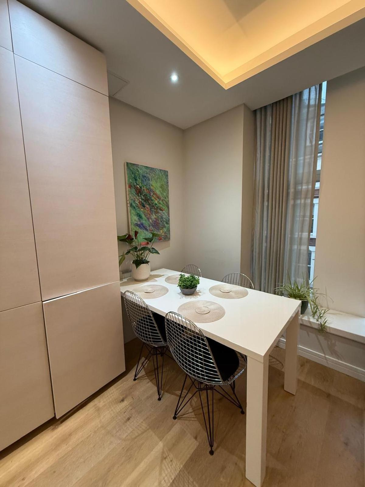 Covent Garden Modern Luxury Sleeps 5 * London