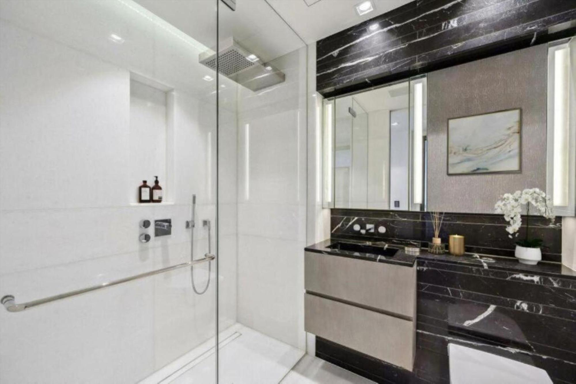 5 Million Pound Stunning Luxury Penthouse Tower Bridge Sleeps 8 Private Jacuzzi Leilighet London