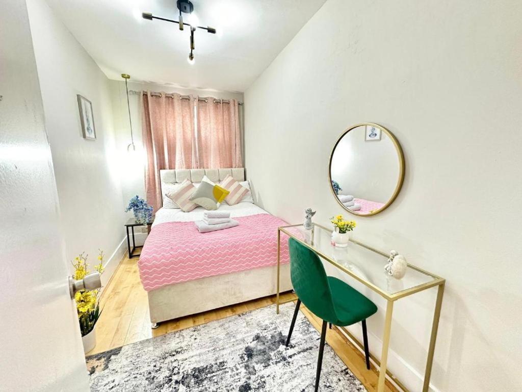 Hyde Park Comfortable Family Apartment
