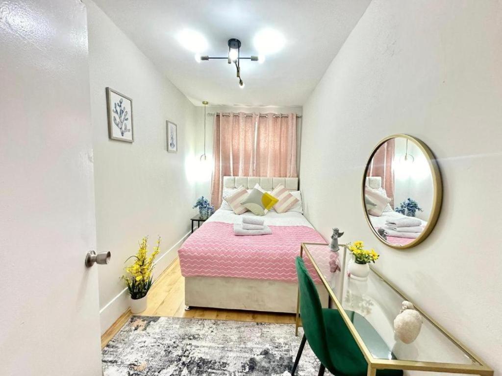 Hyde Park Comfortable Family Apartment