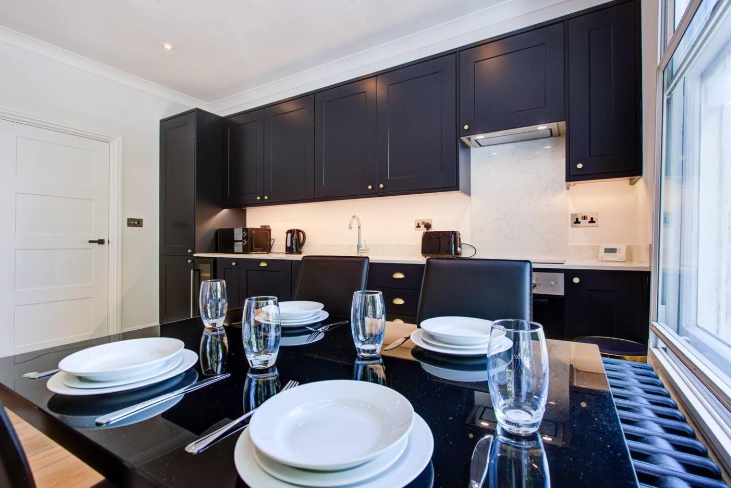 2 Bedrooms - Luxury Living - Fulham Apartment