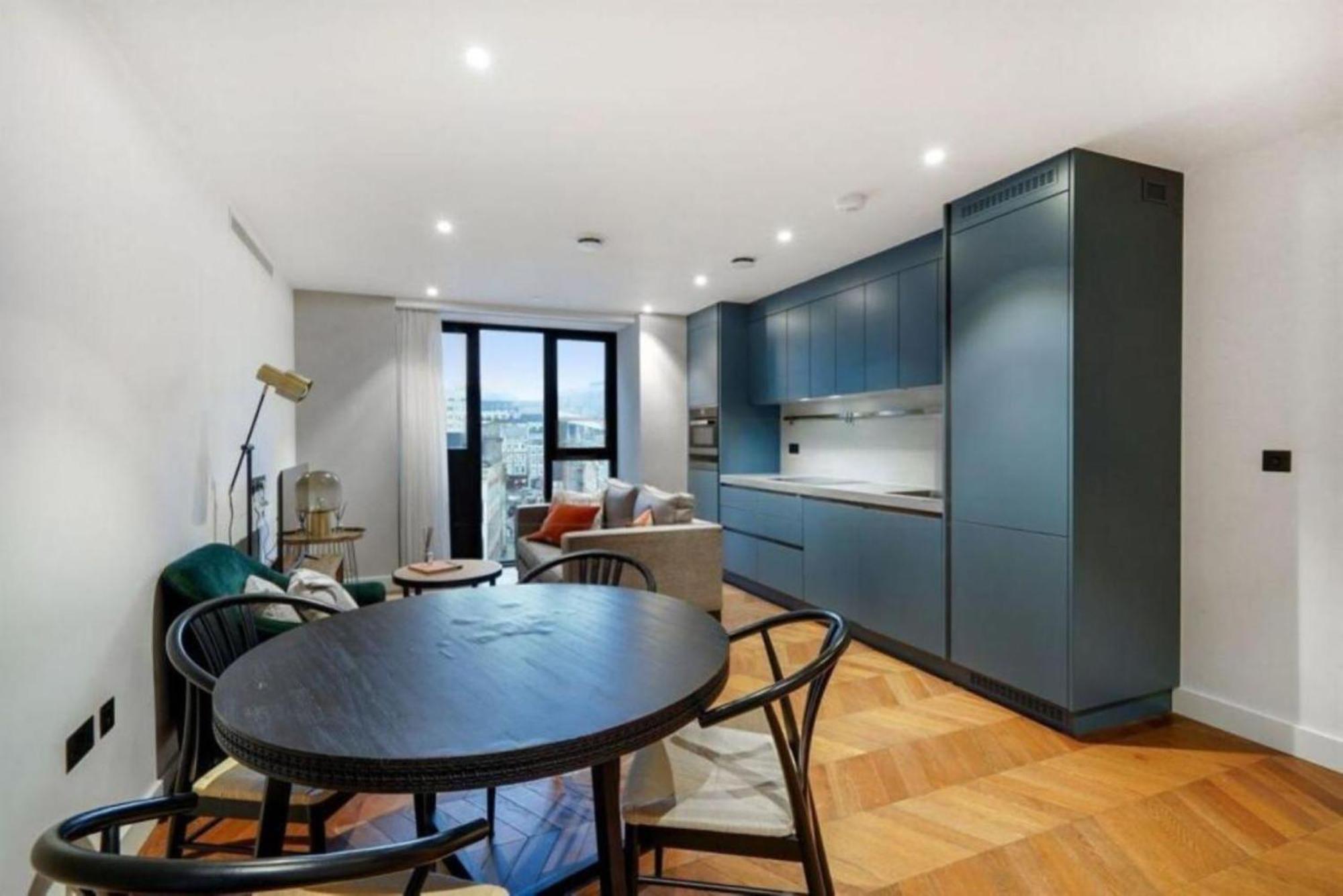 Modern Chic Leicester Square Covent Garden Sleeps 5 * Londen
