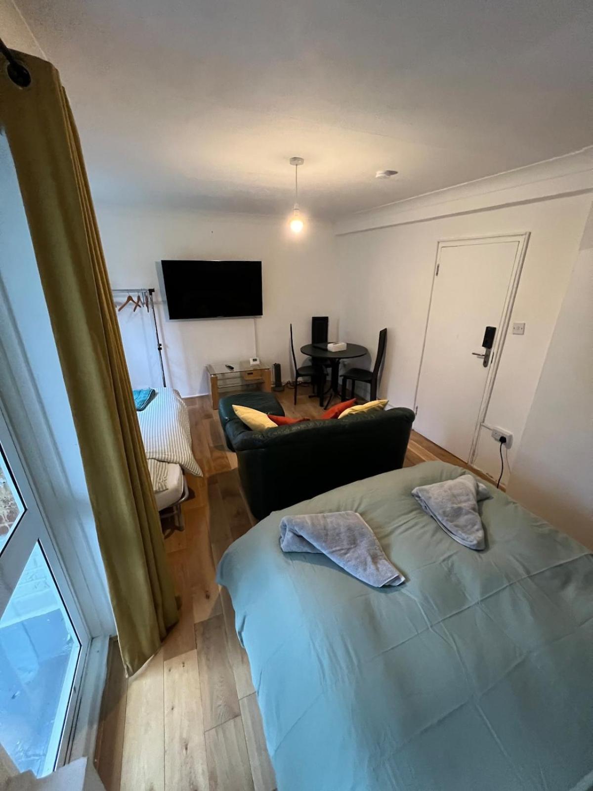 Royal Height - 3 Bed In Wembley Apartment *