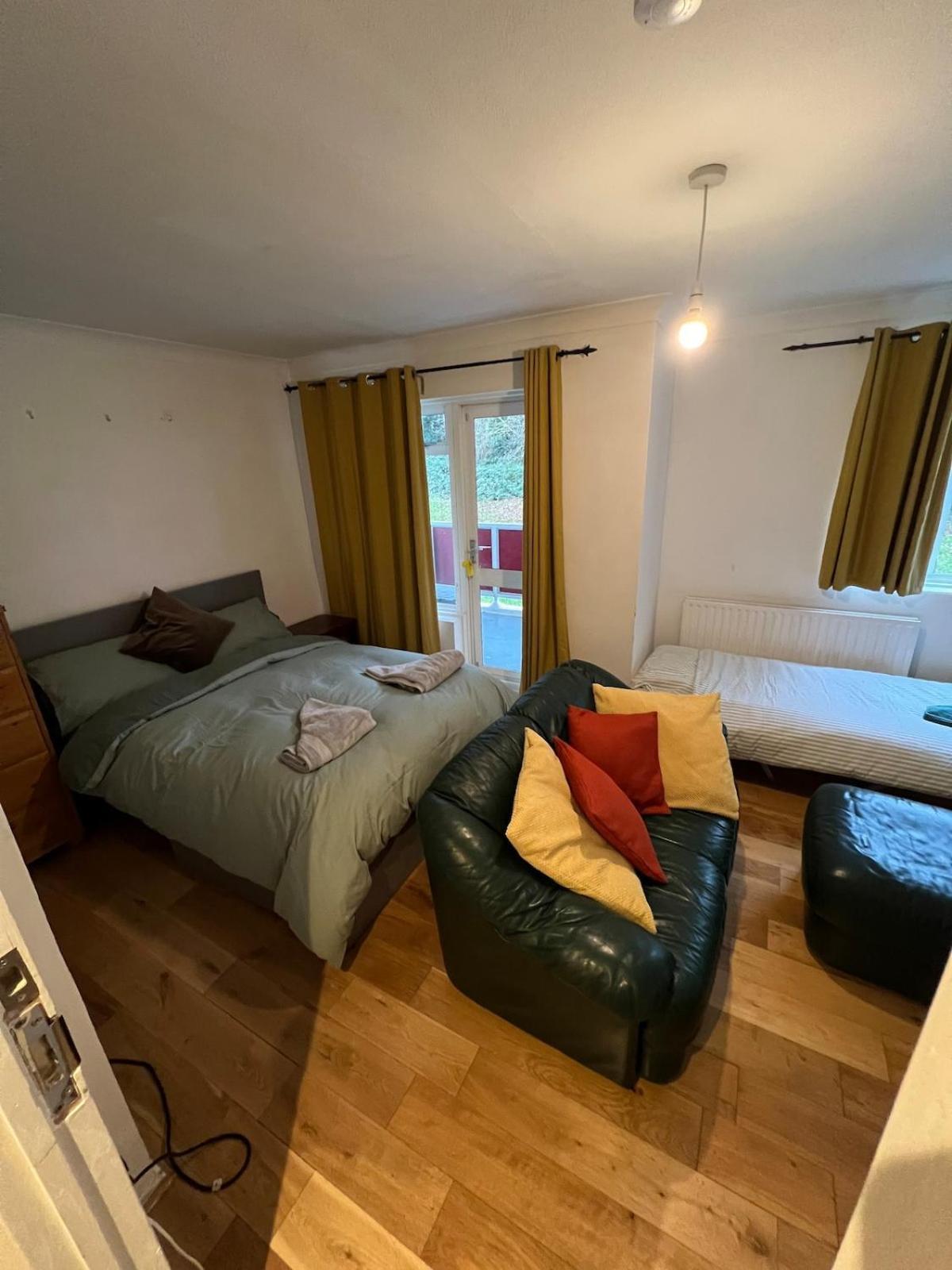 Royal Height - 3 Bed In Wembley Apartment