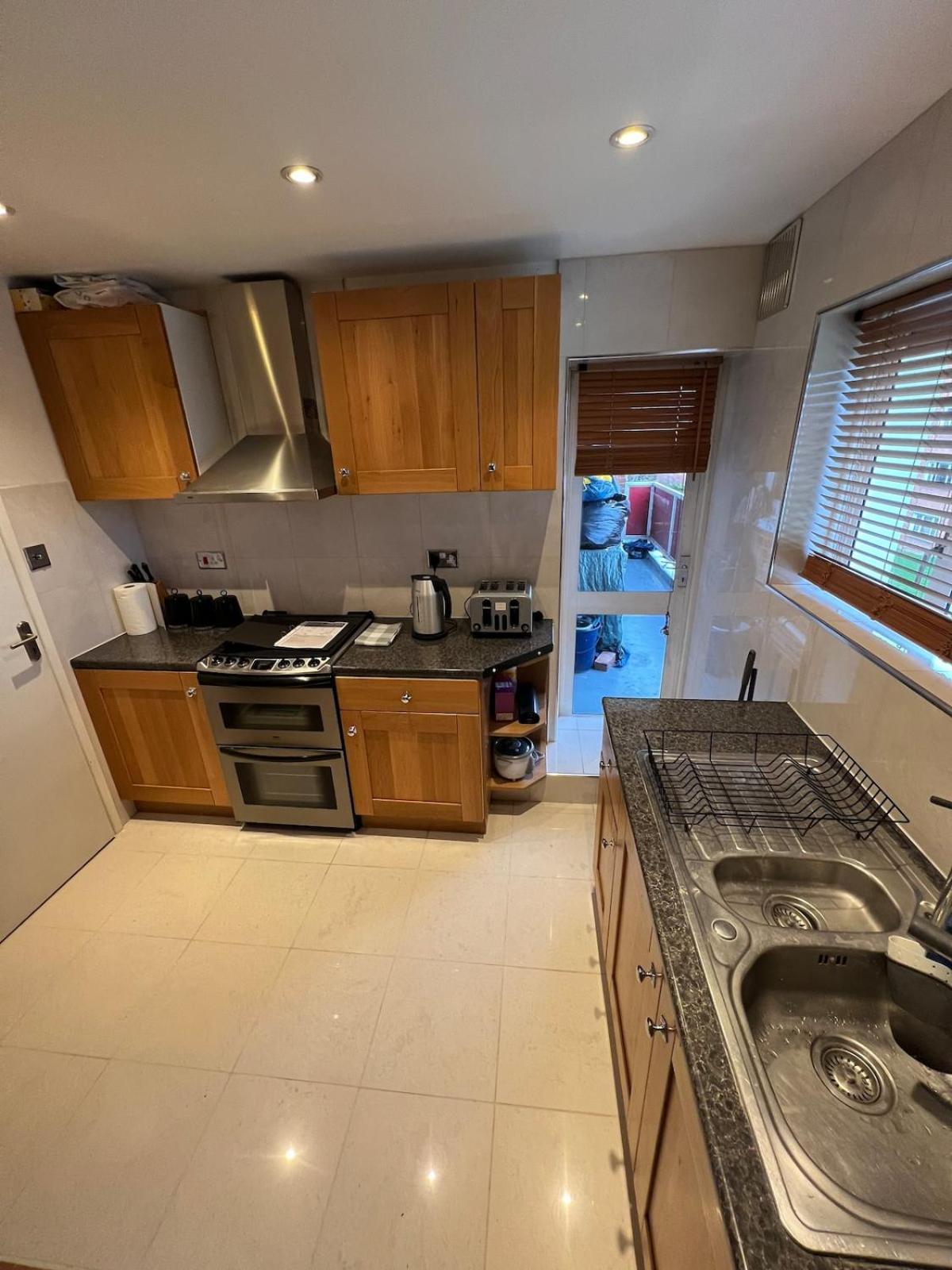Apartment Royal Height - 3 Bed In Wembley London