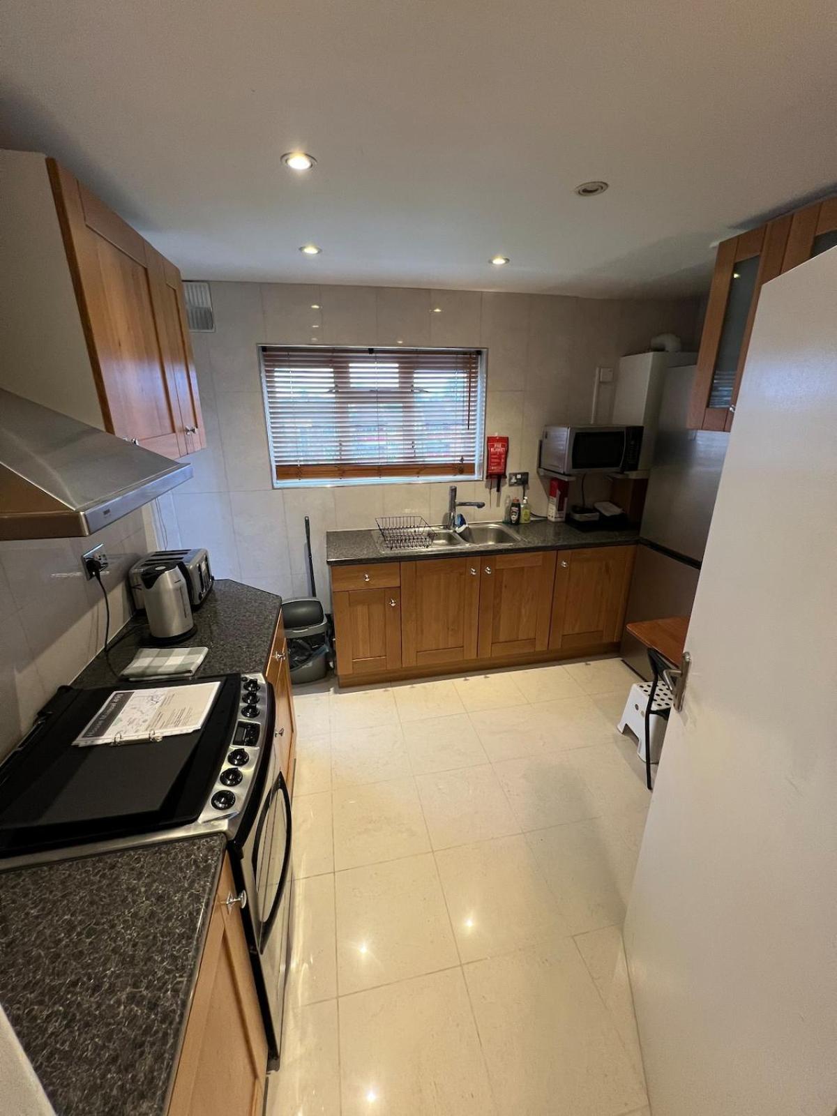 Royal Height - 3 Bed In Wembley *