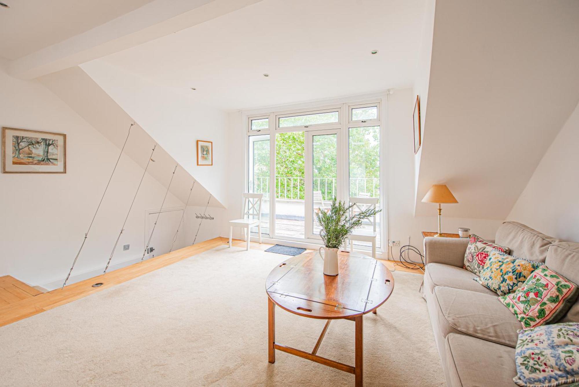Stylish Flat Near Kensington With Spacious Balcony *