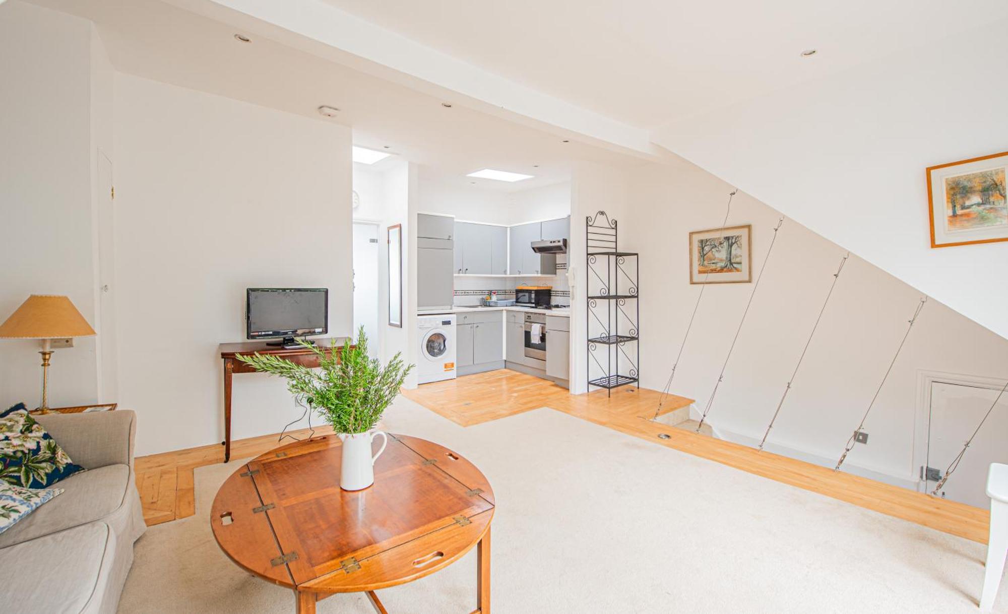 Stylish Flat Near Kensington With Spacious Balcony London