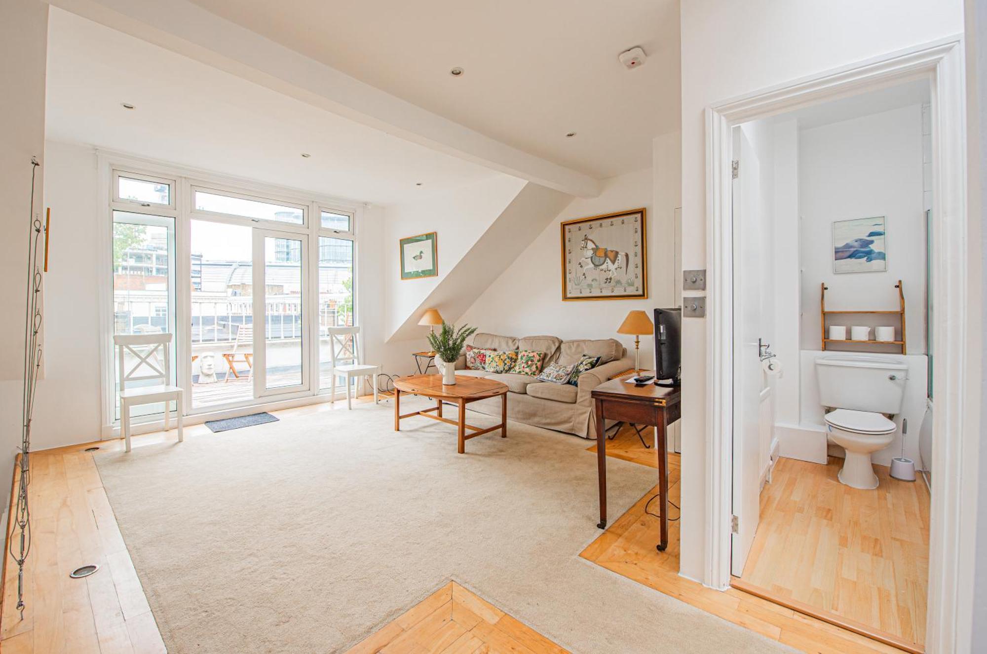 Stylish Flat Near Kensington With Spacious Balcony Apartment