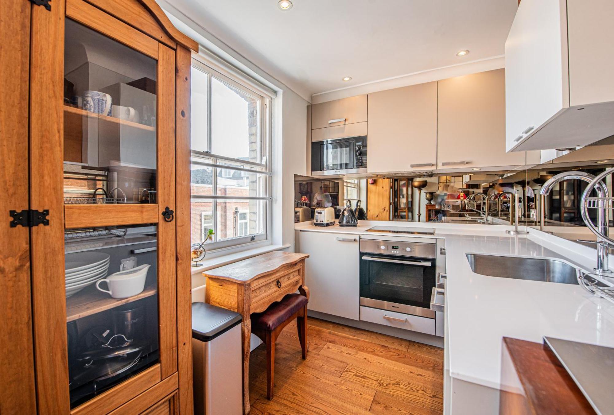 Stylish 1-bed Flat In Soho - Prime Londen