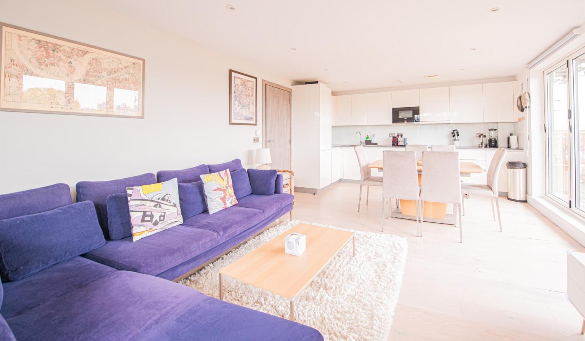 Modern 2 Bed Flat In Battersea Close To Transport London