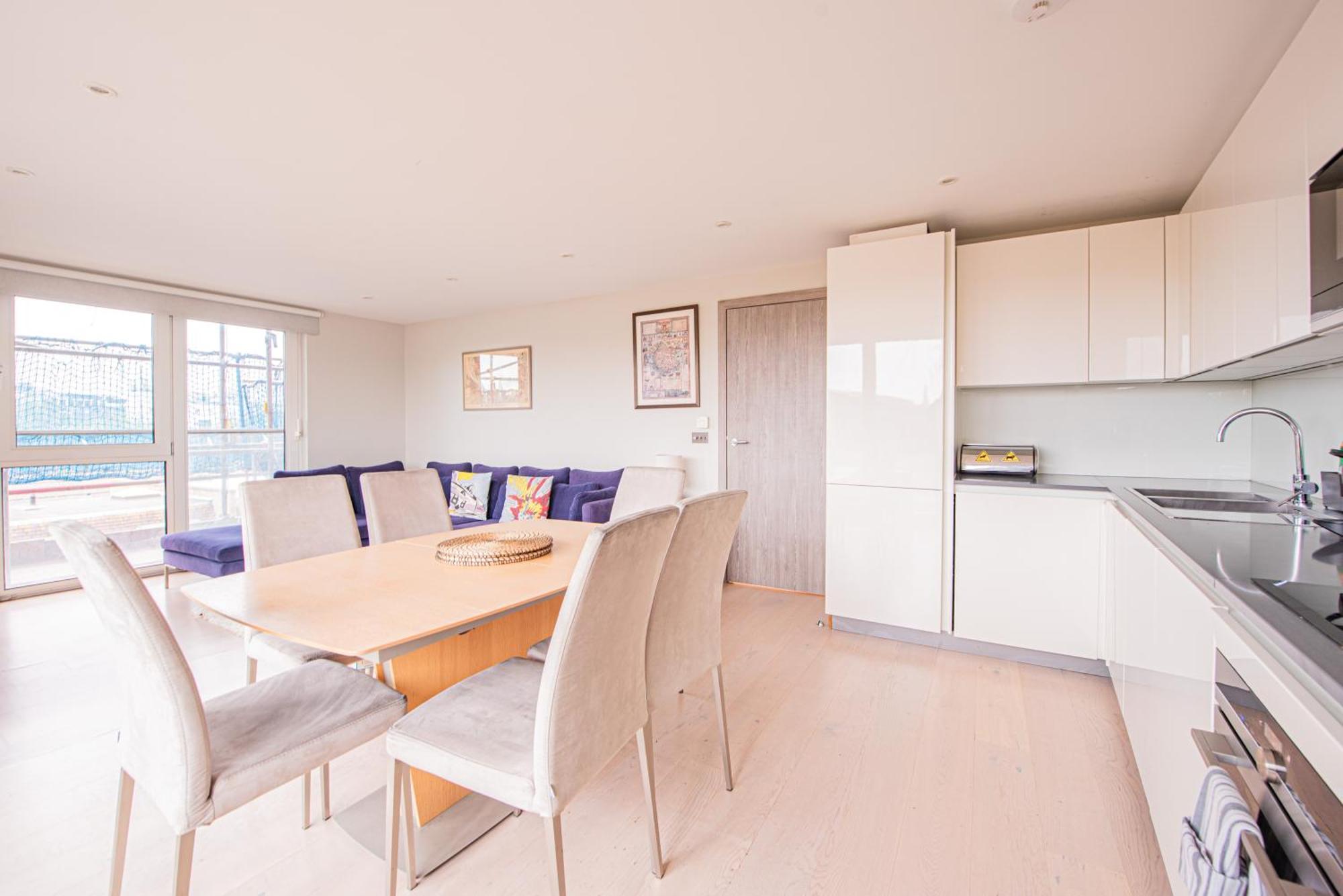 Modern 2 Bed Flat In Battersea Close To Transport Leilighet London