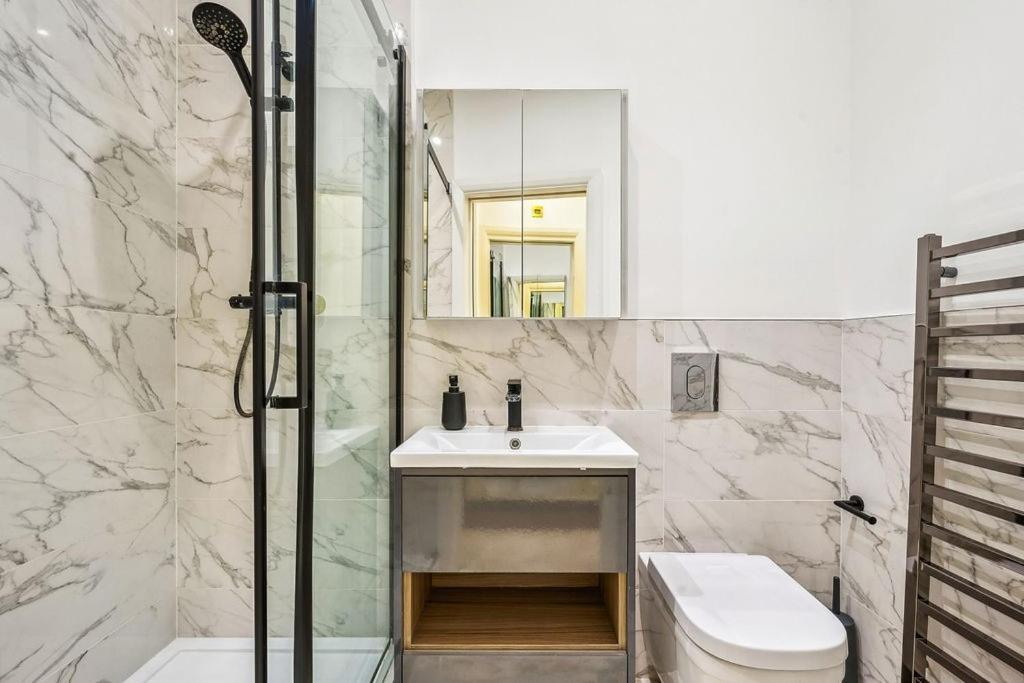 Luxury 2-bed Steps From Oxford Street Appartement