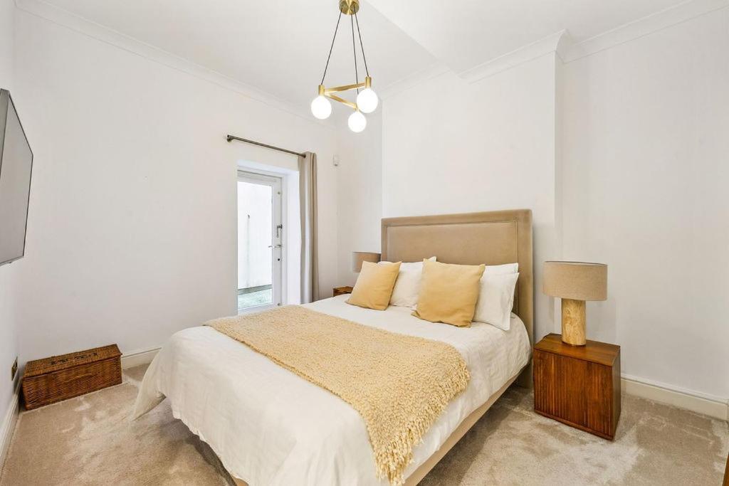Luxury 2-bed Steps From Oxford Street * Londen