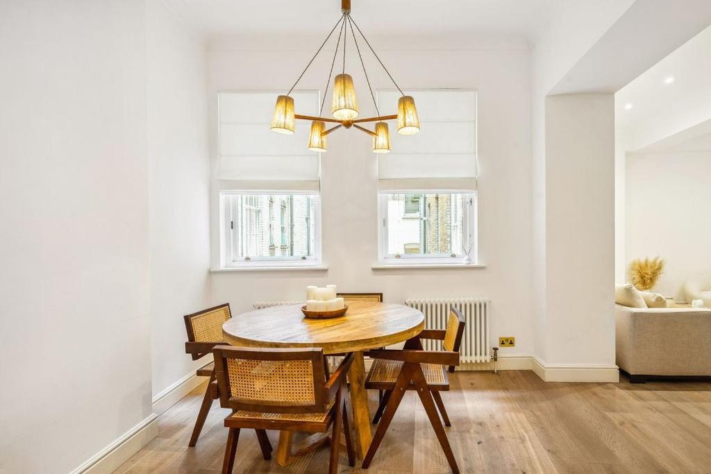 Luxury 2-bed Steps From Oxford Street Appartement Londen