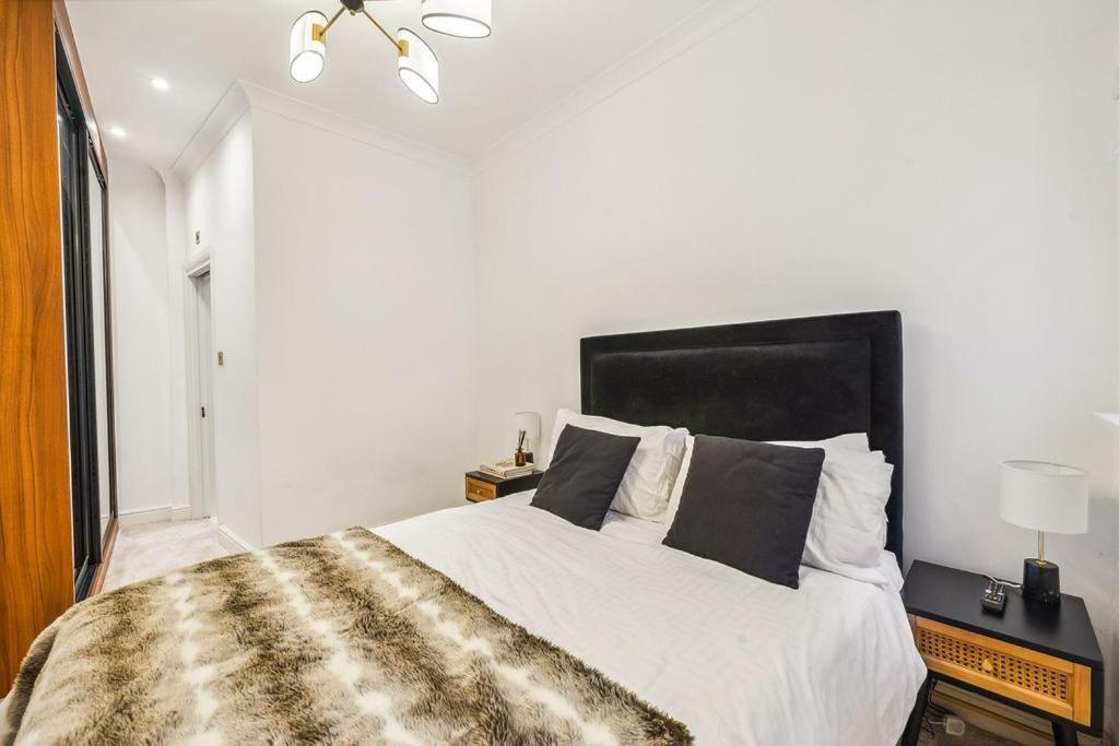 Luxury 2-bed Steps From Oxford Street Londen