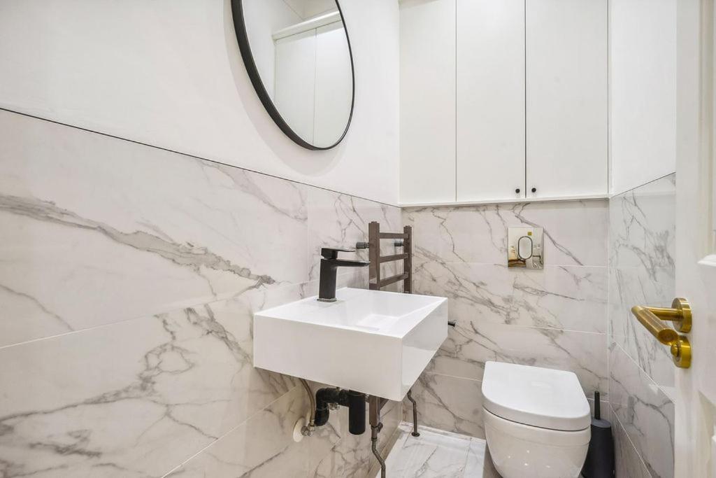 Luxury 2-bed Steps From Oxford Street * Londen