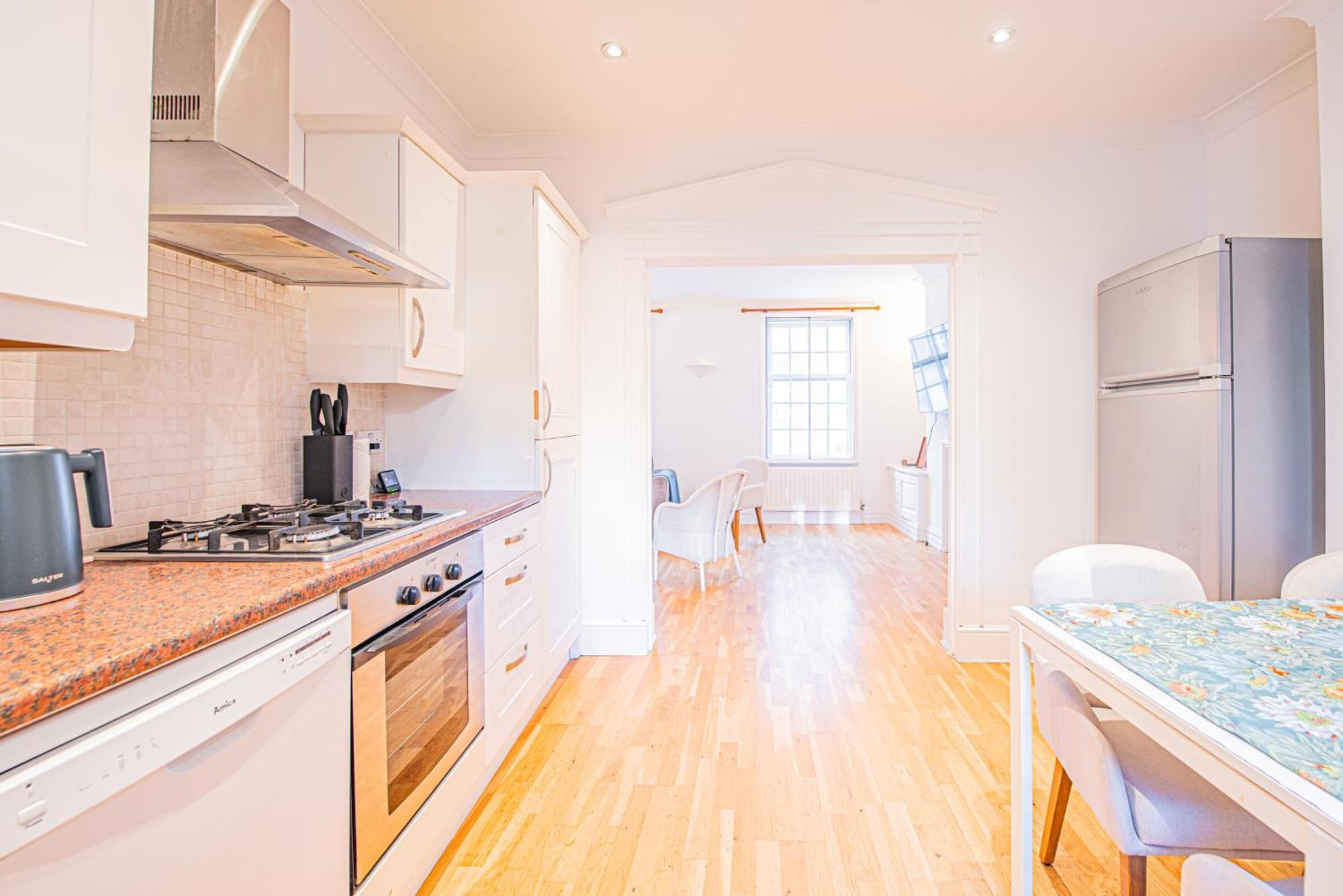 Apartment Stylish 3-bed In Prime Fulham Location