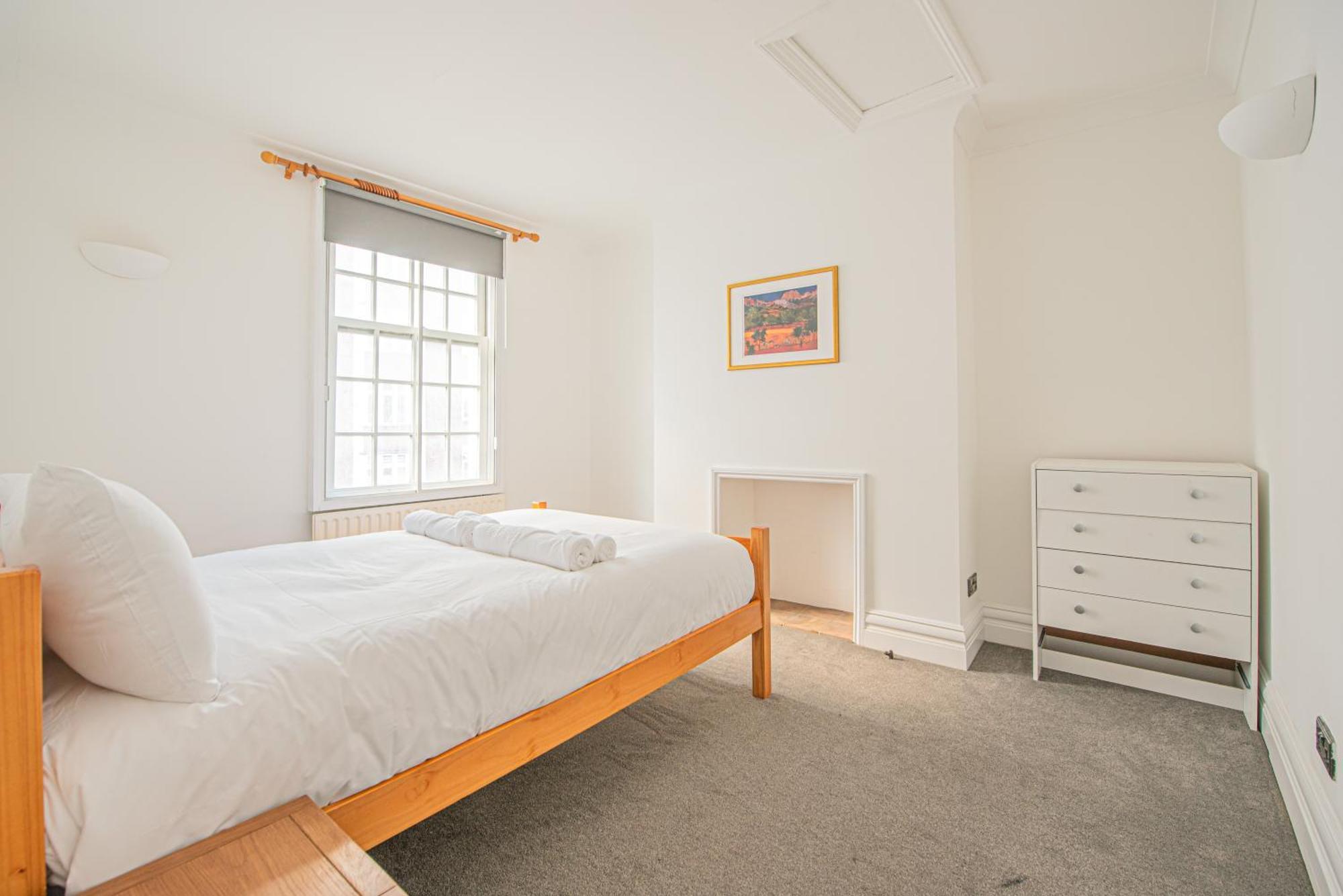Stylish 3-bed In Prime Fulham Location Apartment London