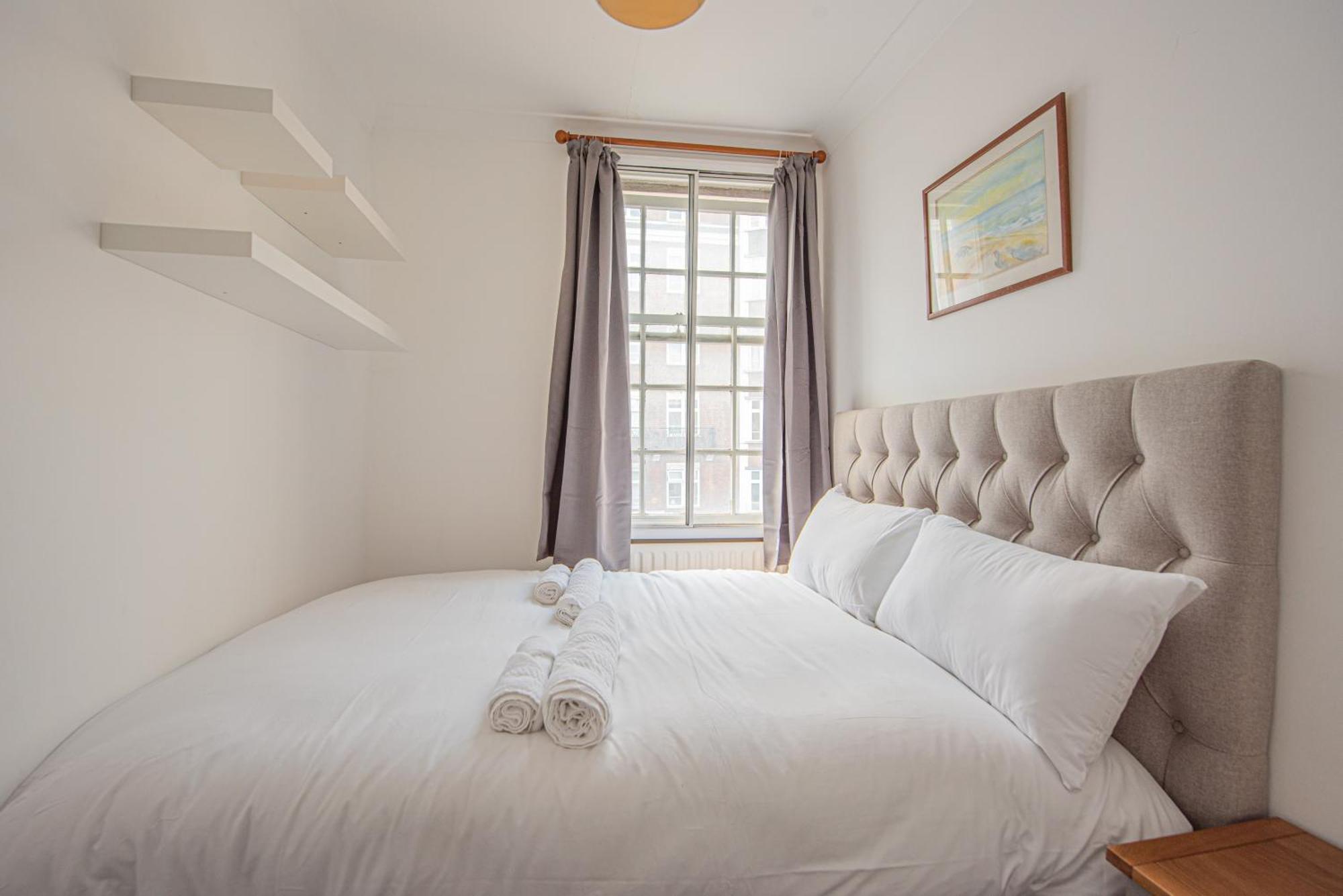 Stylish 3-bed In Prime Fulham Location Apartment *
