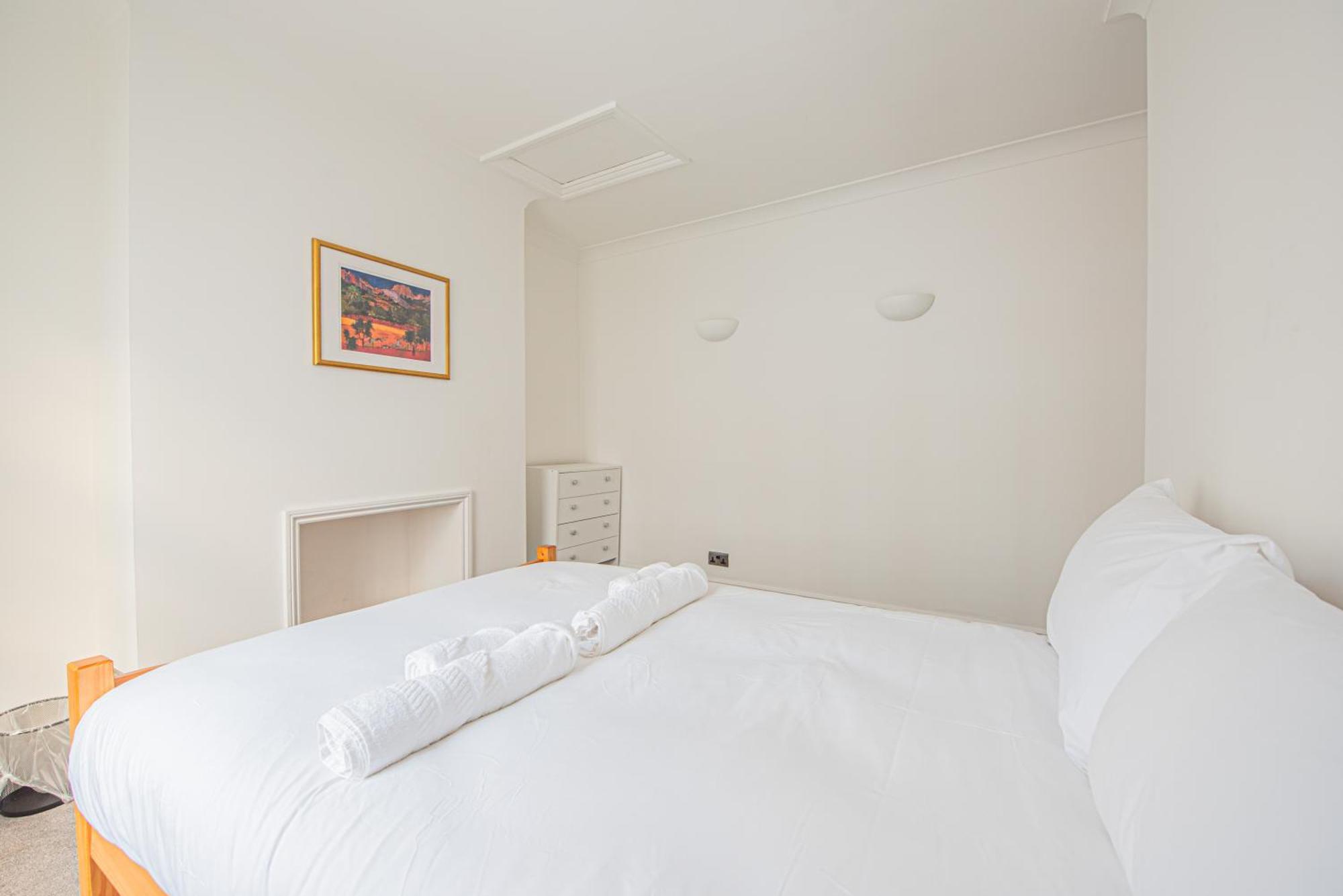Stylish 3-bed In Prime Fulham Location London