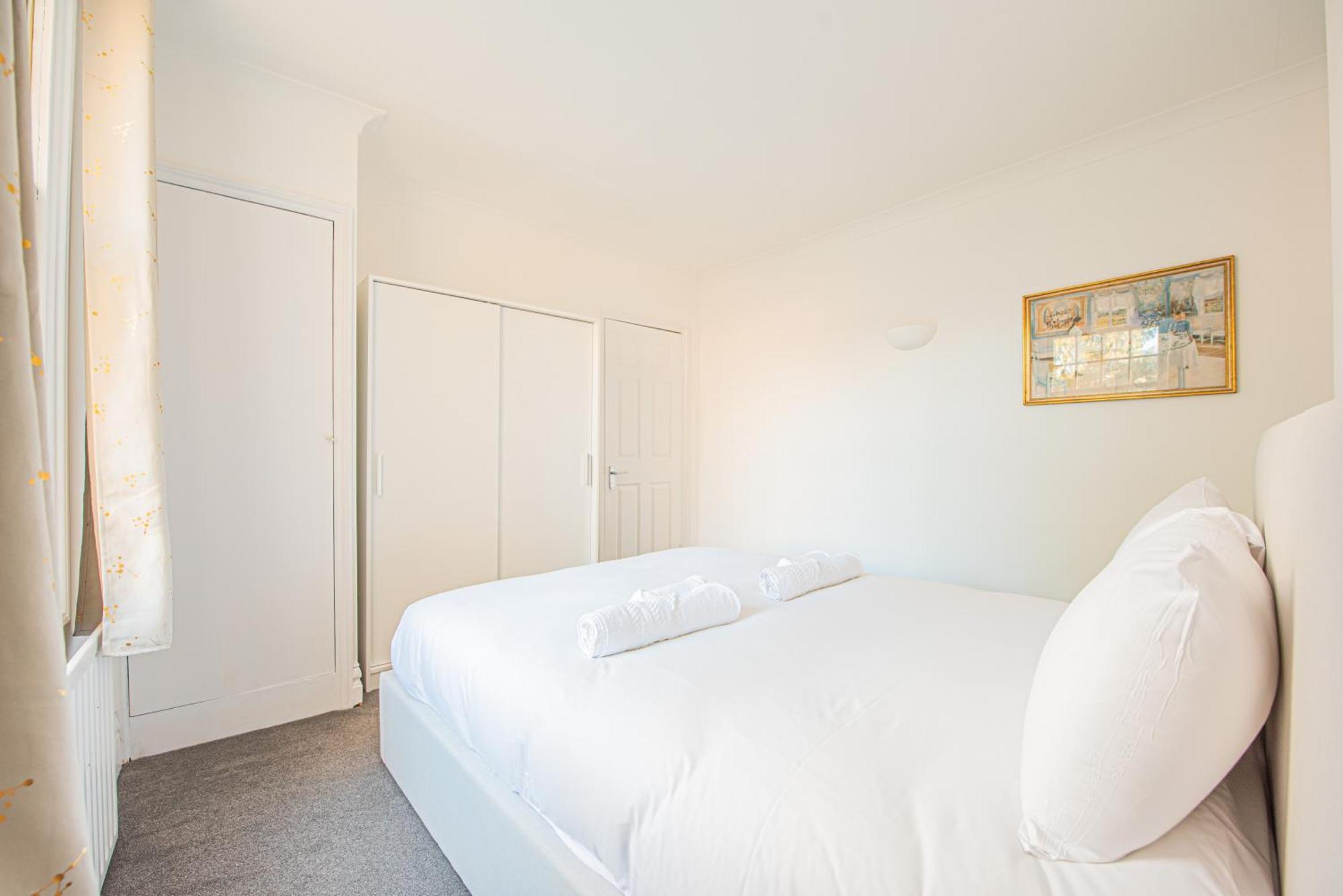 Stylish 3-bed In Prime Fulham Location Apartment