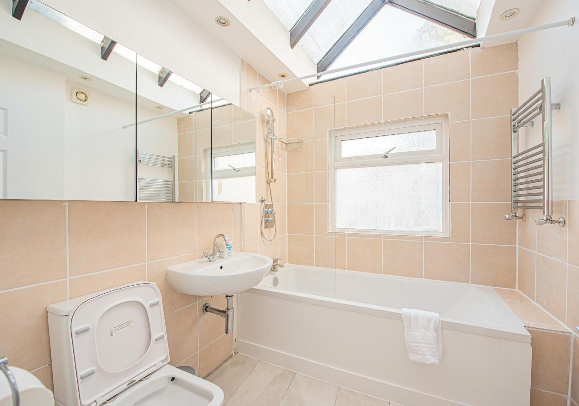 Stylish 3-bed In Prime Fulham Location *