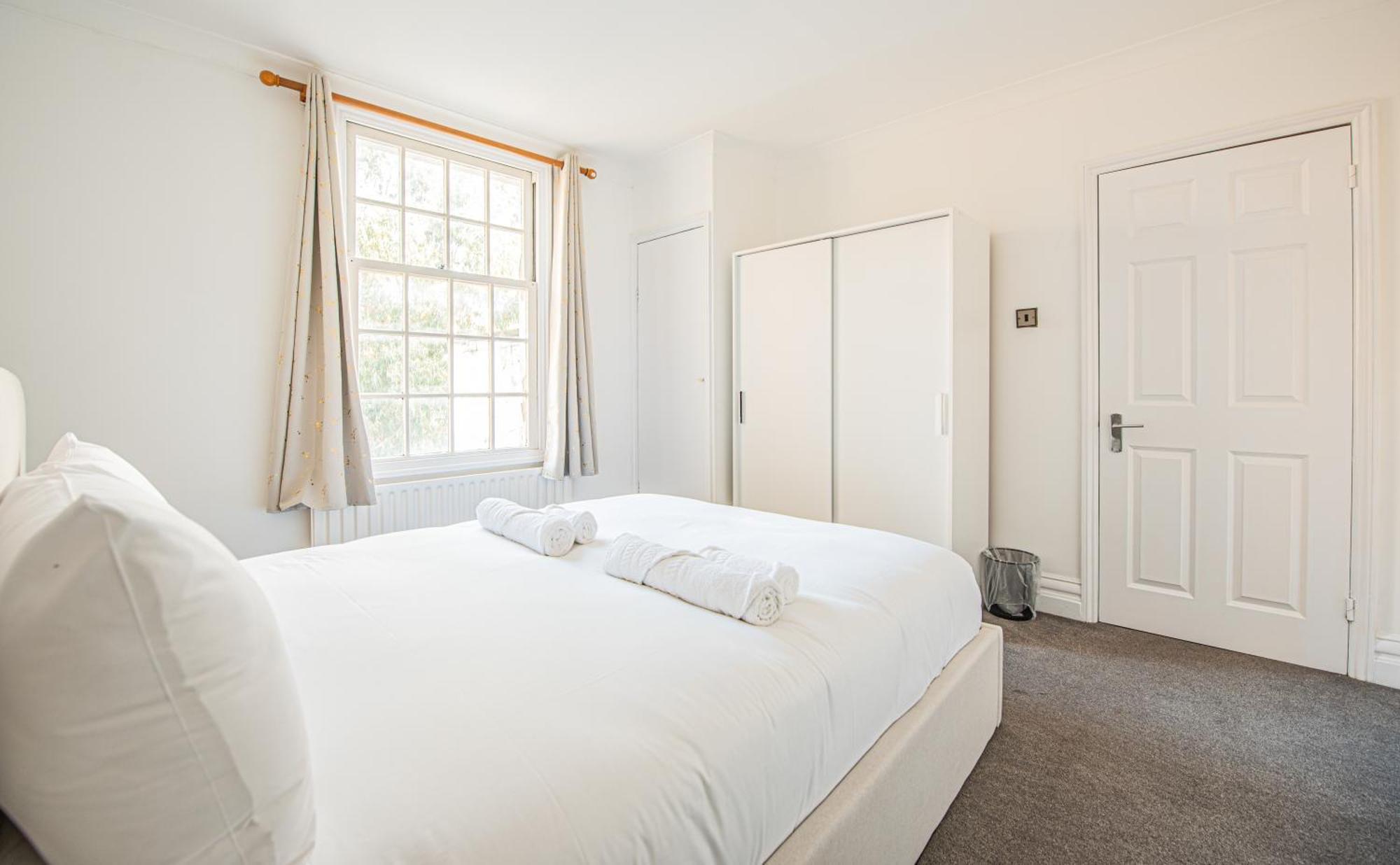 Stylish 3-bed In Prime Fulham Location London