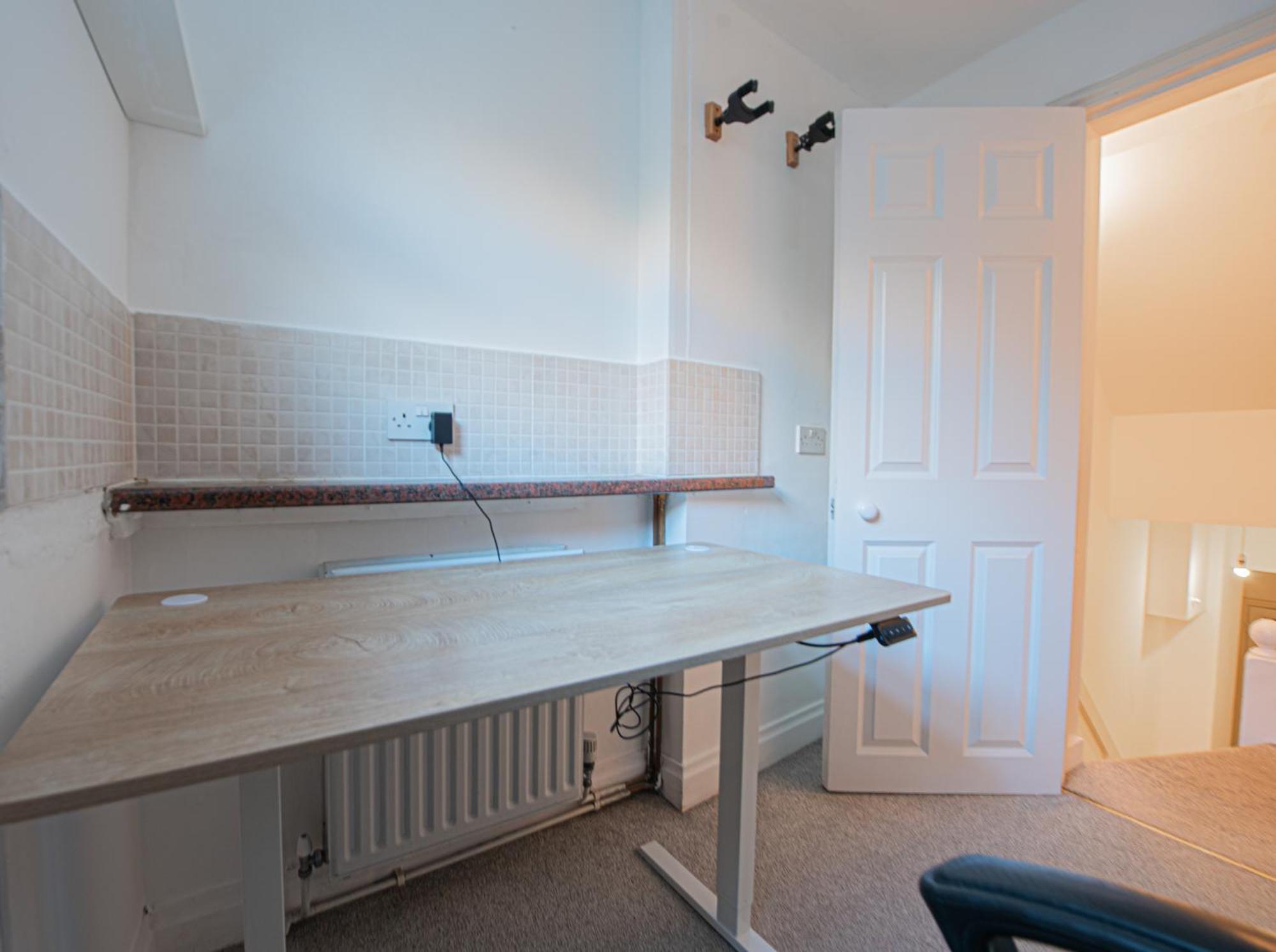 Stylish 3-bed In Prime Fulham Location Apartment