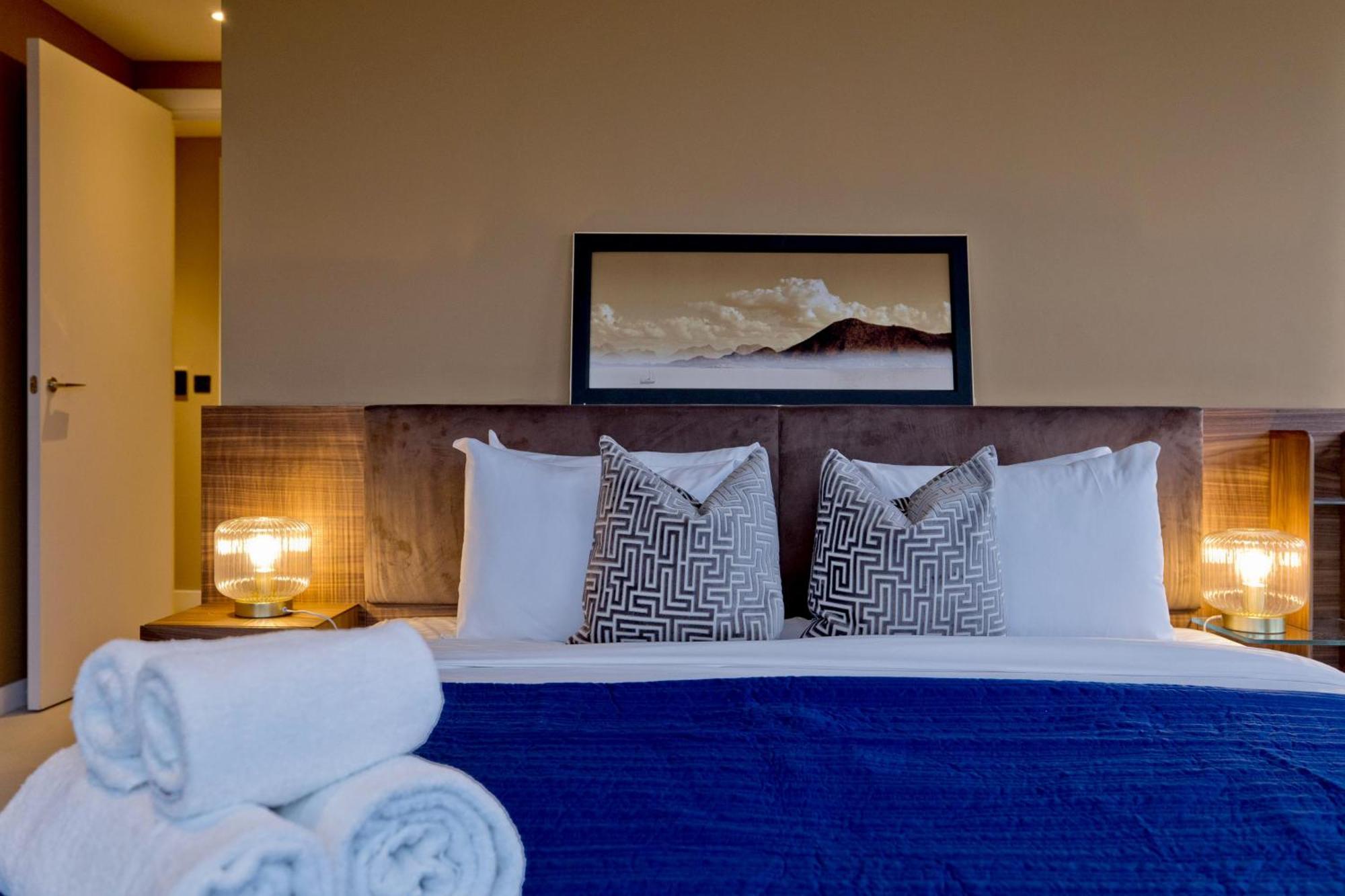 Luxury 360 Penthouse With Gym & Parking Apartment London