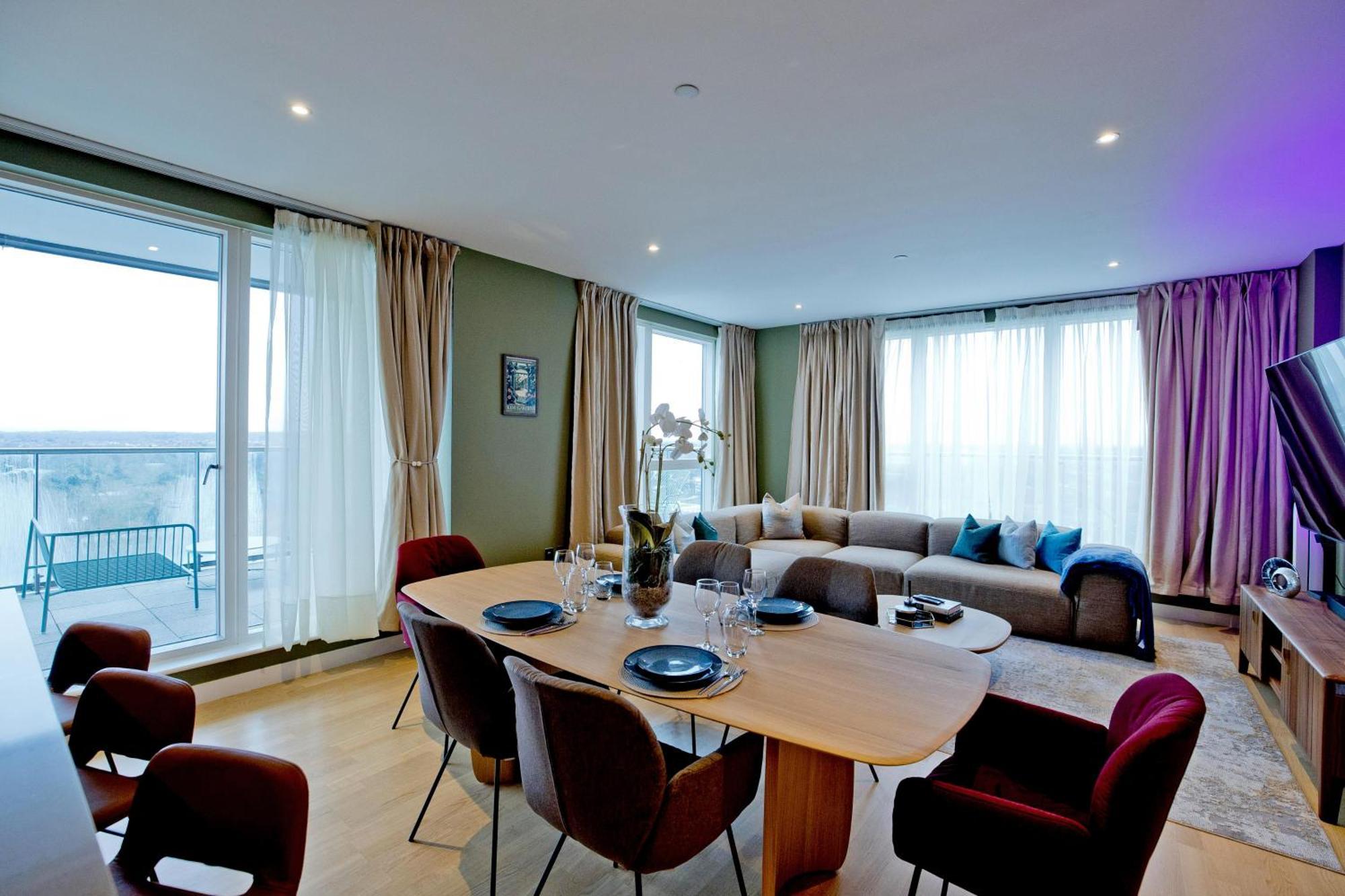 Luxury 360 Penthouse With Gym & Parking *