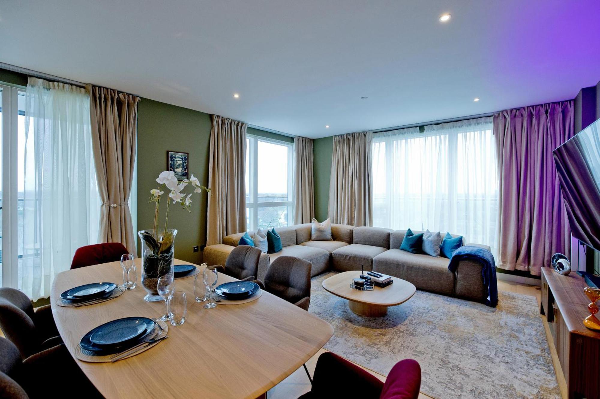 Luxury 360 Penthouse With Gym & Parking London