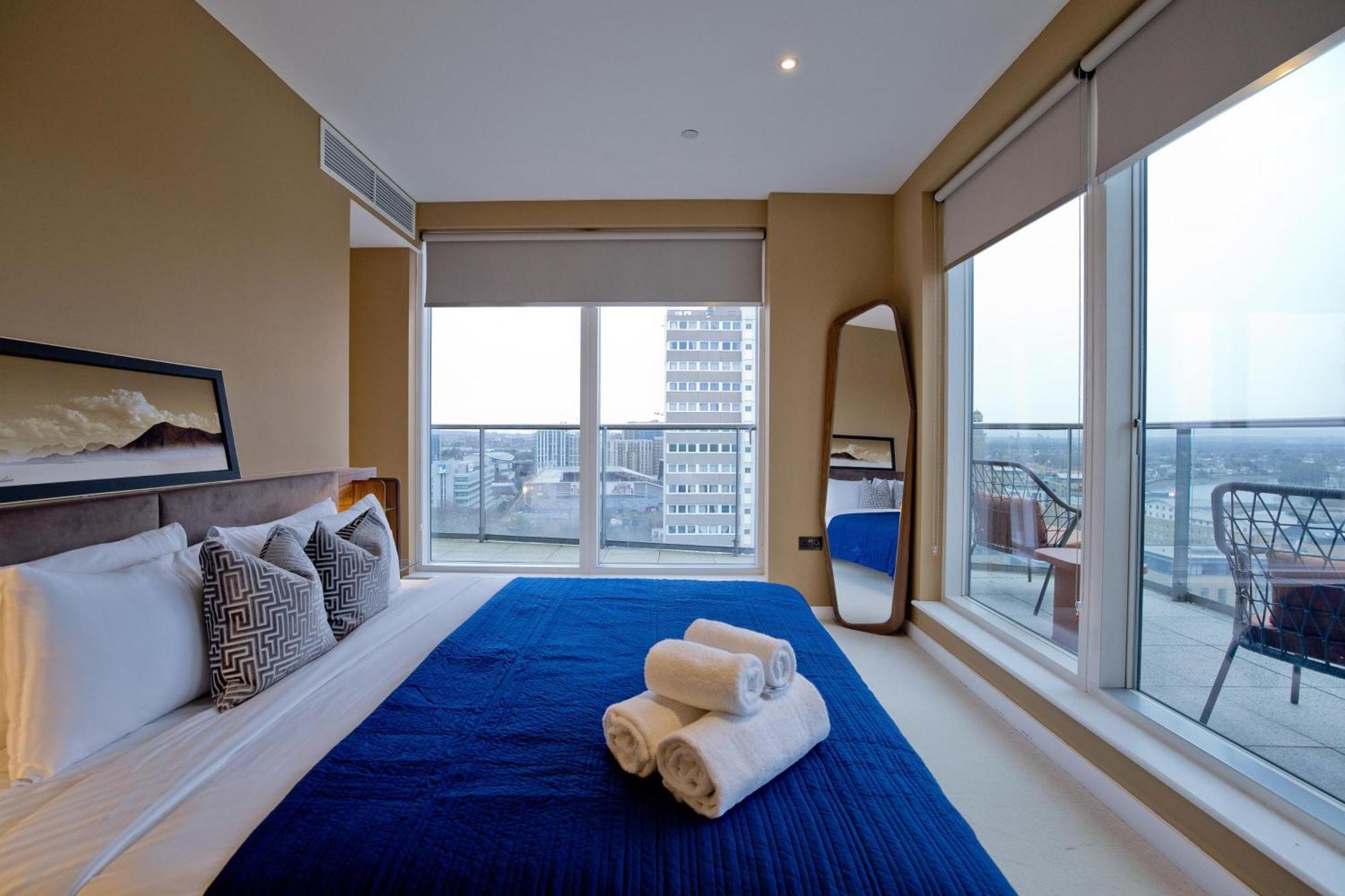 Luxury 360 Penthouse With Gym & Parking * London