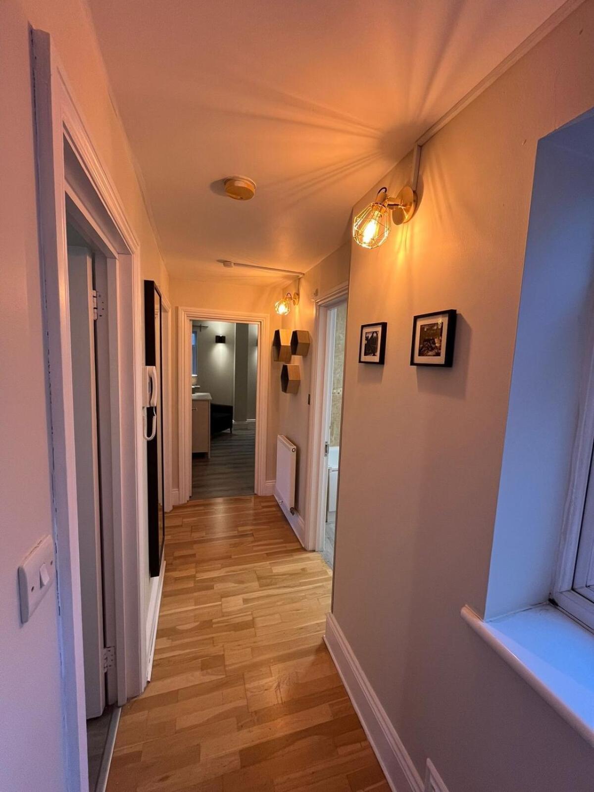 Spacious 2 Bedroom * London