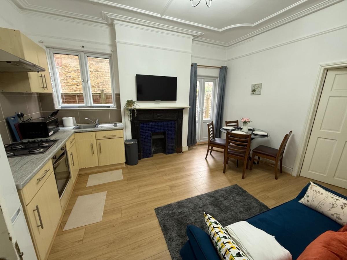 Apartment 1 Bedroom, 30 Minutes To Centre! *