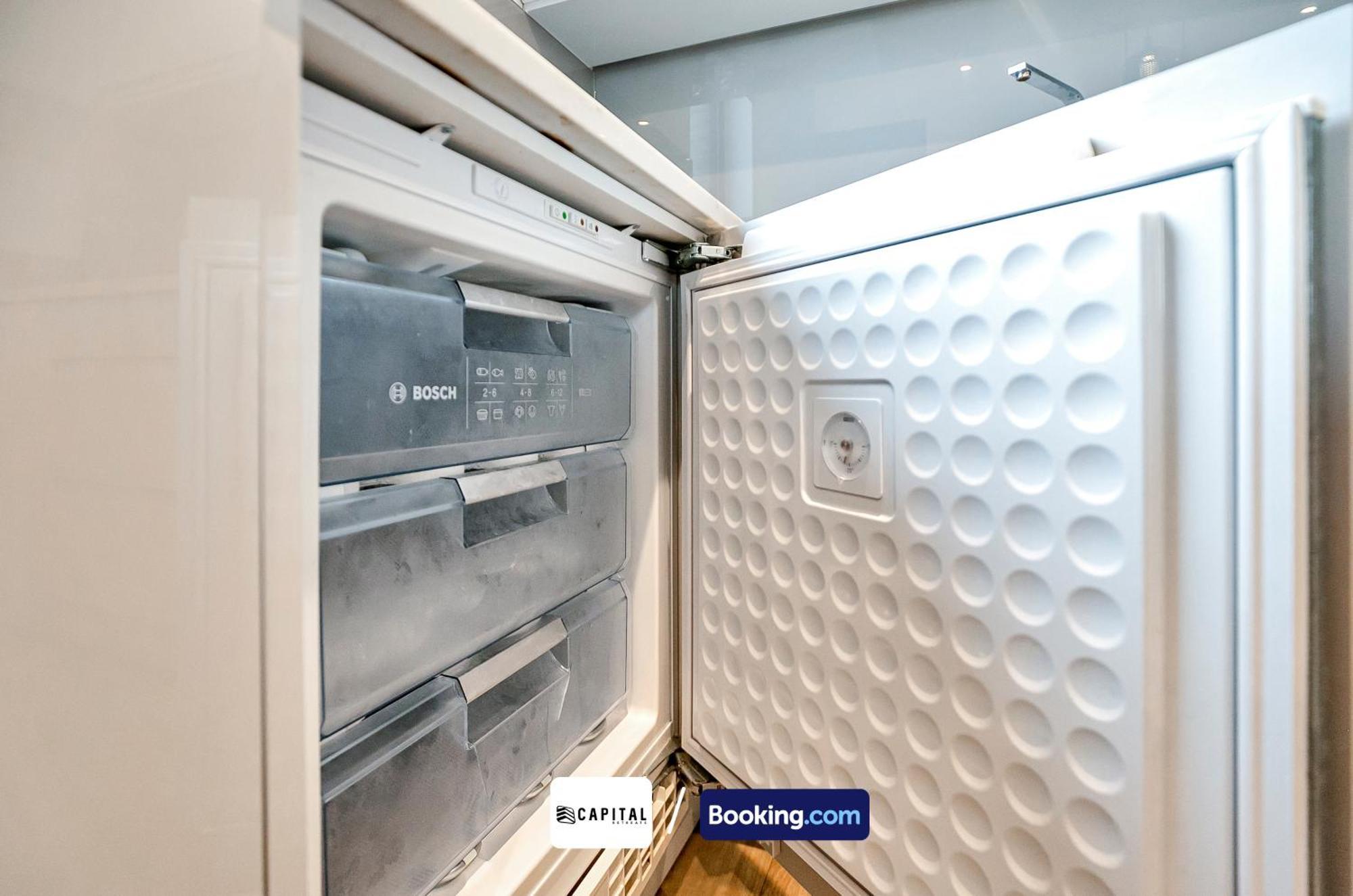 Cozy In Camden Town By Capital Retreats Short Lets & Serviced With Balcony, Free Wifi *