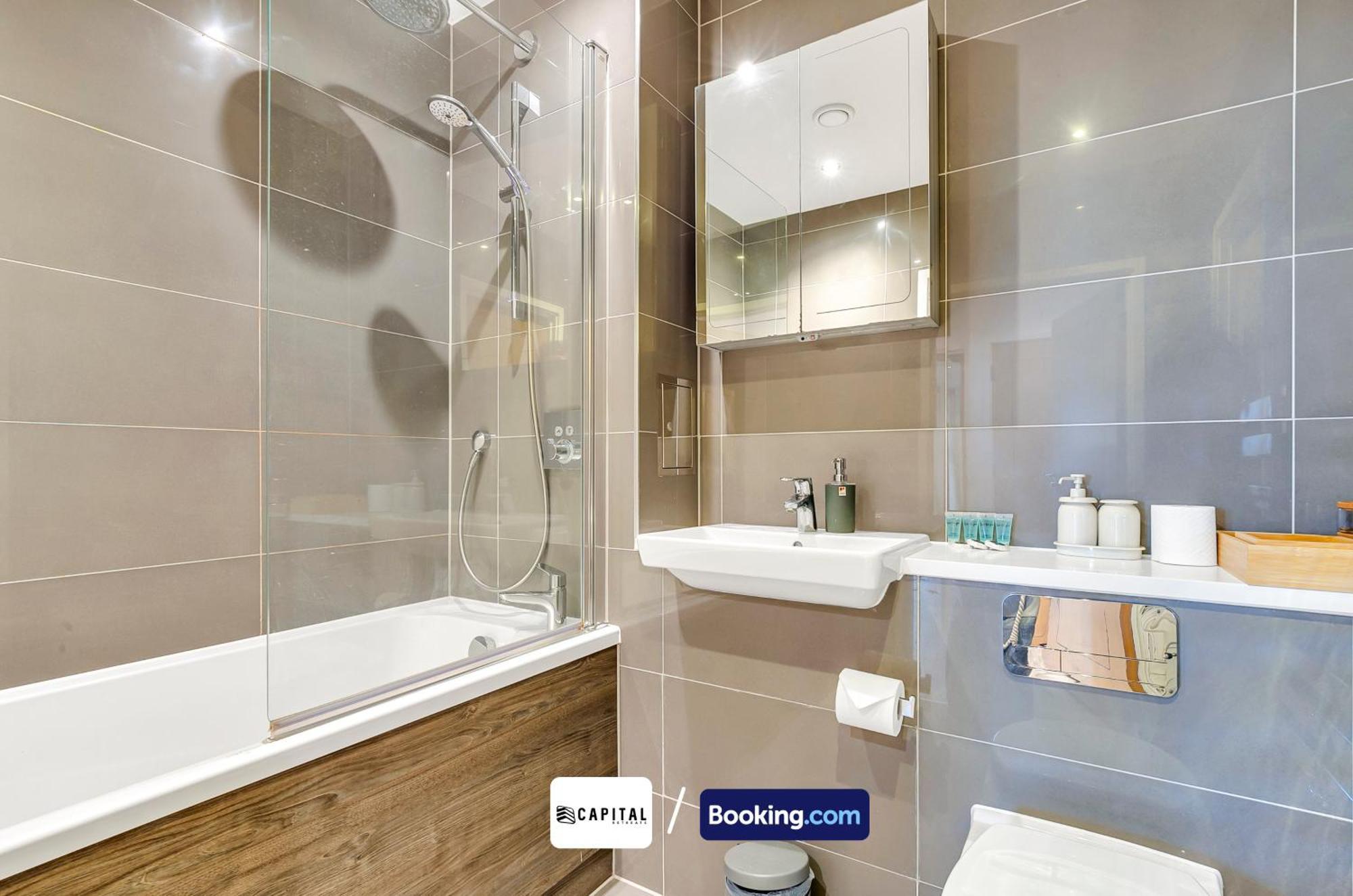 Apartment Cozy In Camden Town By Capital Retreats Short Lets & Serviced With Balcony, Free Wifi *