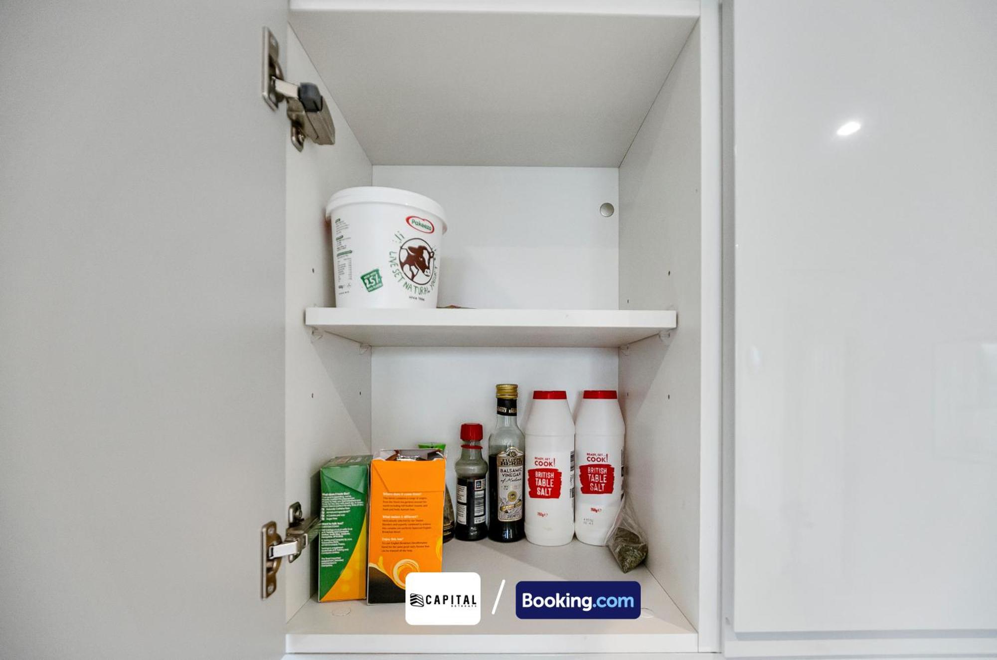 Cozy In Camden Town By Capital Retreats Short Lets & Serviced With Balcony, Free Wifi Apartment *