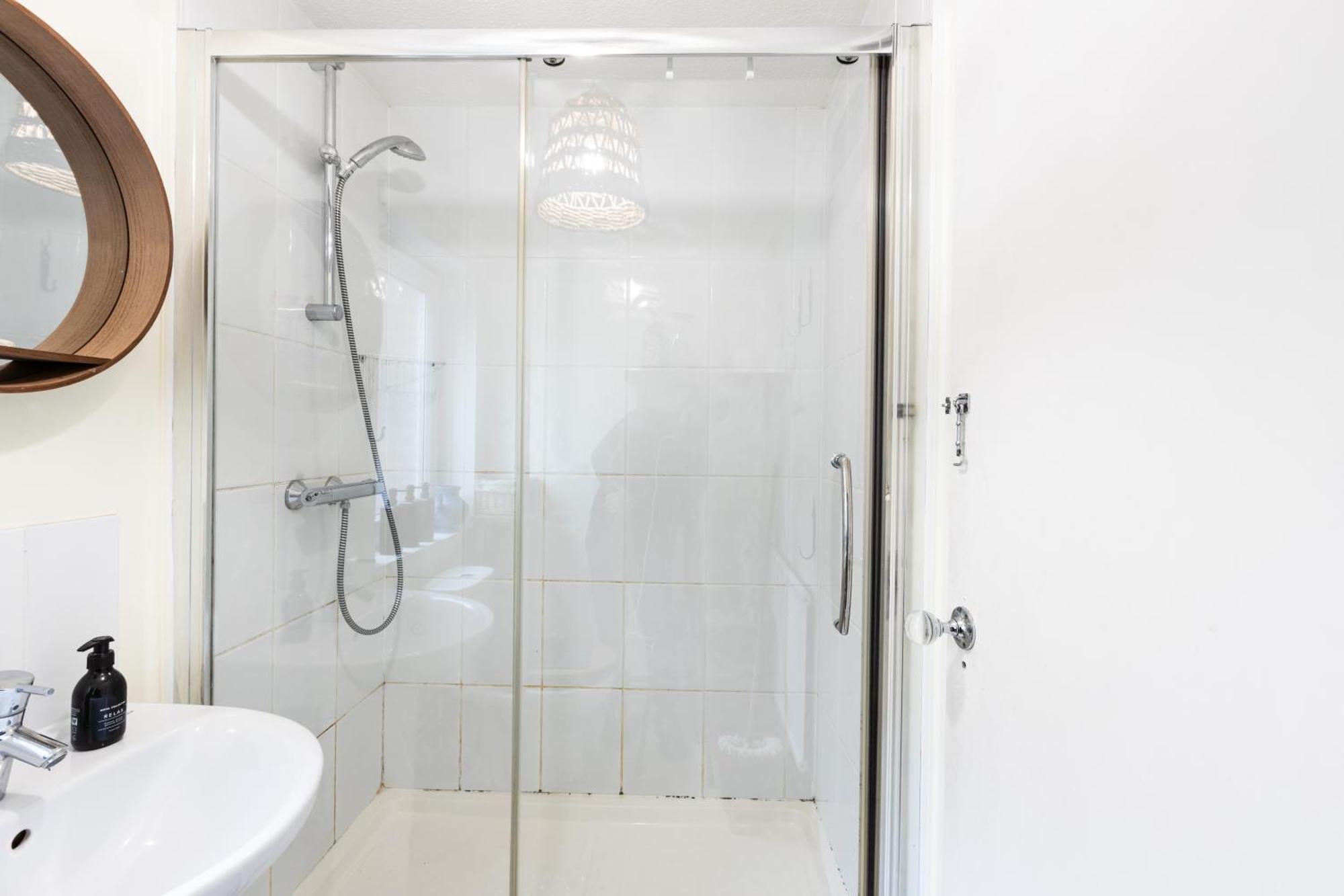 20 Percent Off -Promo Genius Offers-Citycenter Londonbridge Apartment With Parking-Wifi-Sleeps7-4Beds-Netflix-Family! *