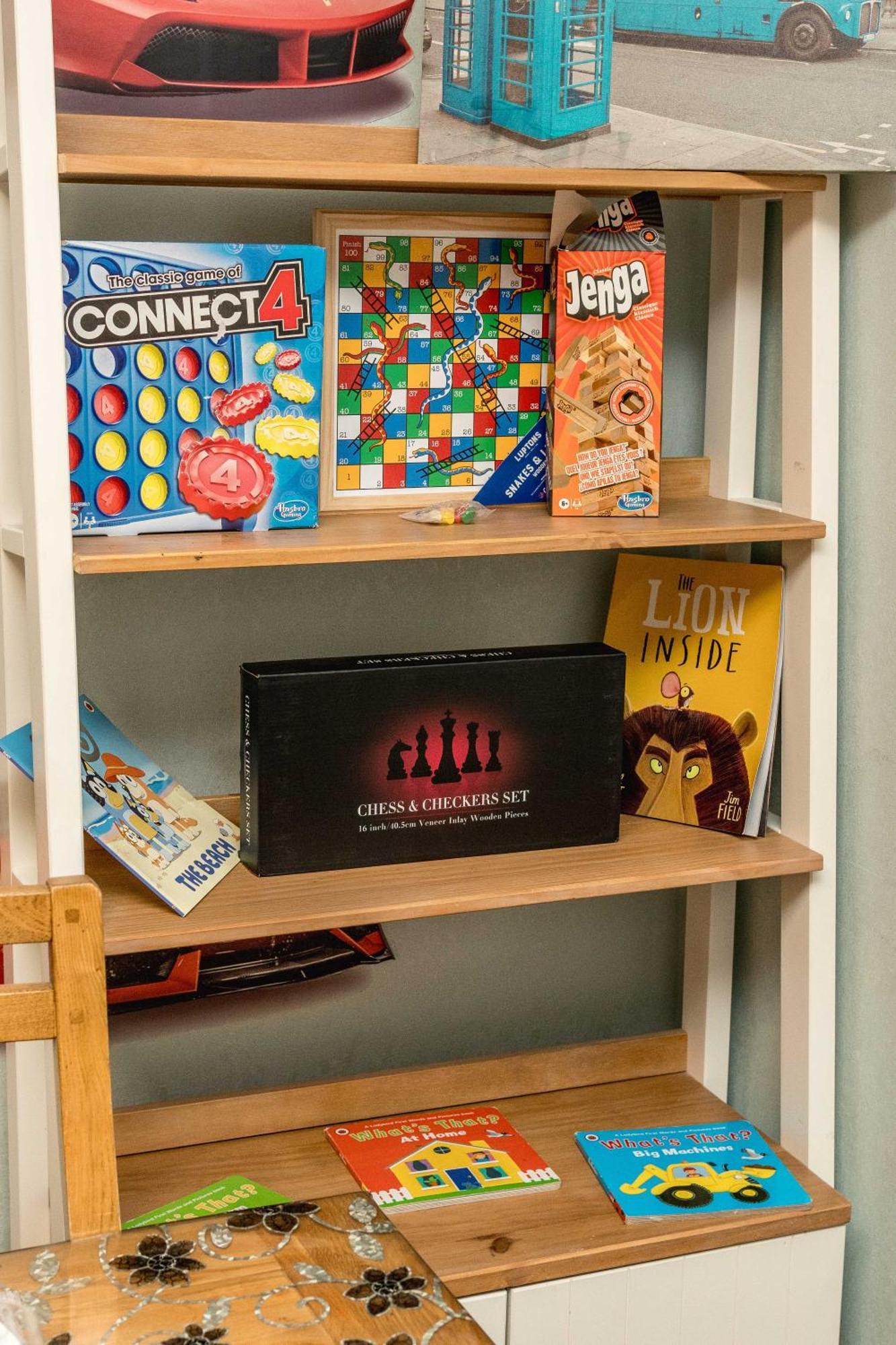Apartment 20 Percent Off -Promo Genius Offers-Citycenter Londonbridge Apartment With Parking-Wifi-Sleeps7-4Beds-Netflix-Family! London