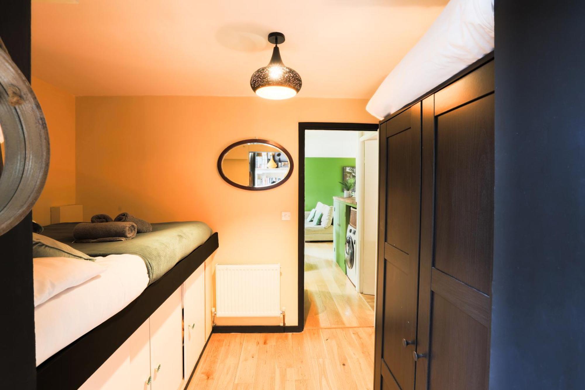 Apartment 20 Percent Off -Promo Genius Offers-Citycenter Londonbridge Apartment With Parking-Wifi-Sleeps7-4Beds-Netflix-Family! London