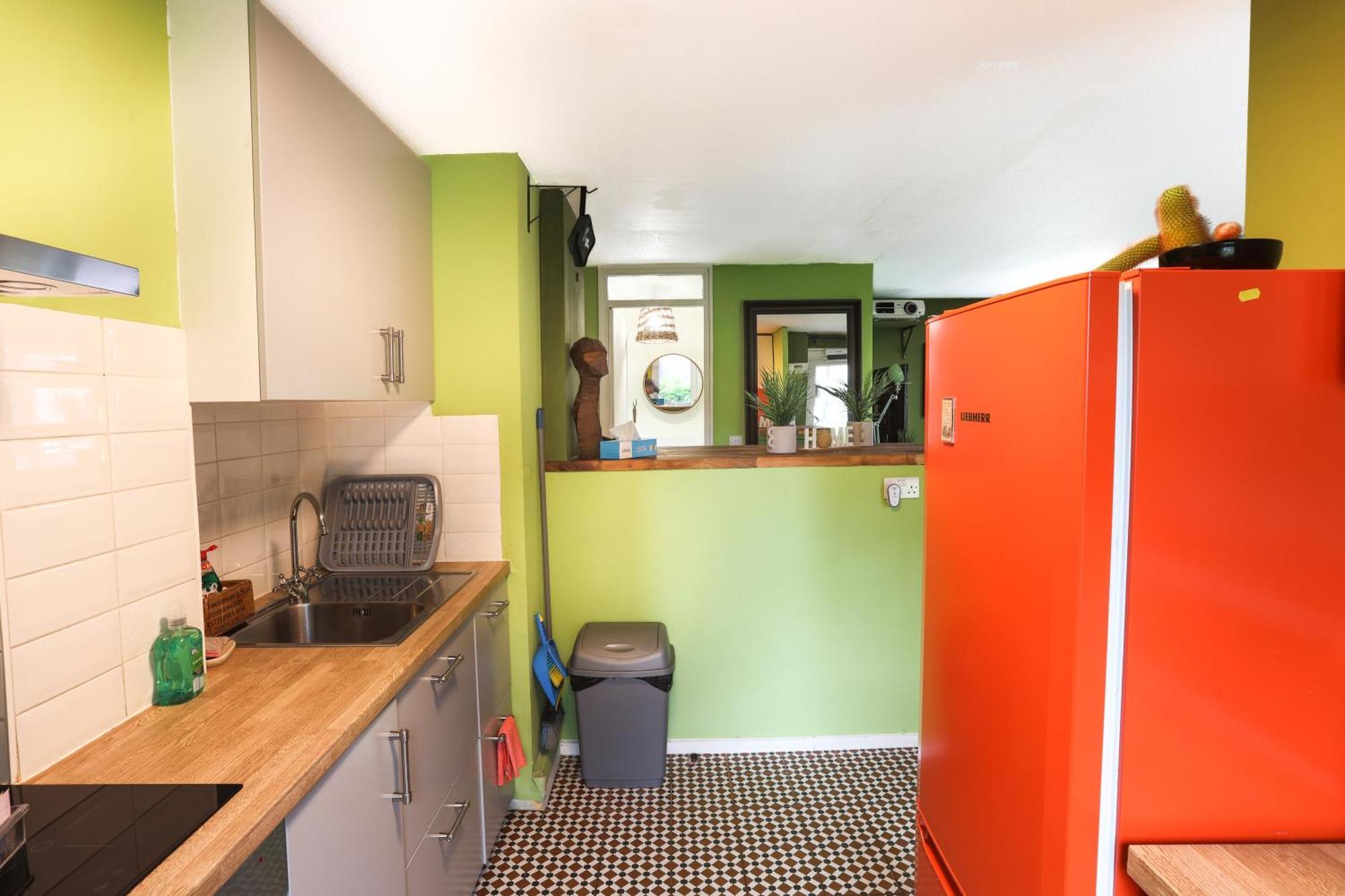 Apartment 20 Percent Off -Promo Genius Offers-Citycenter Londonbridge Apartment With Parking-Wifi-Sleeps7-4Beds-Netflix-Family! *