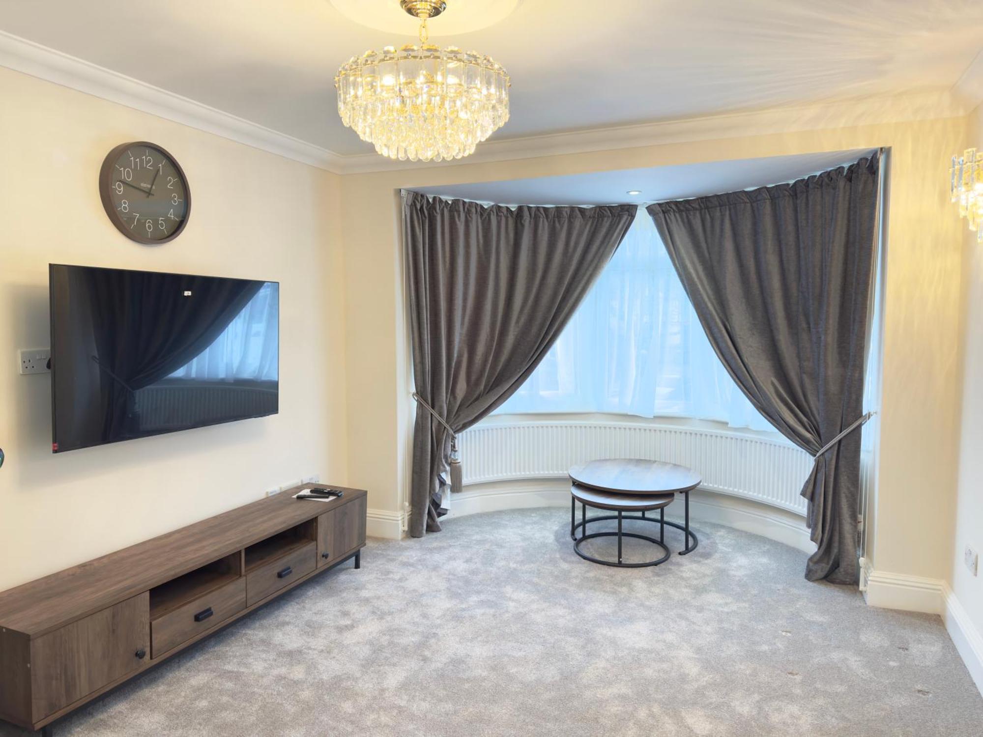 Hollycroft Apartment *