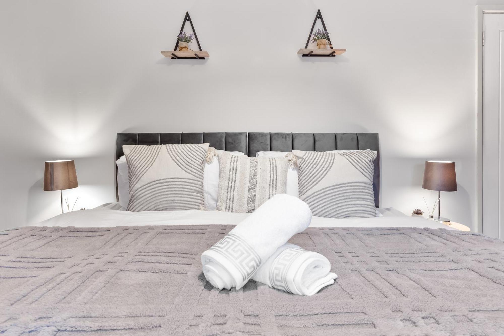 Luxe - Sleeps 6 - Putney & Stamford Bridge Apartment *