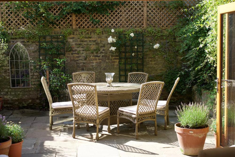 Apartment Spacious Flat With South Facing Garden London