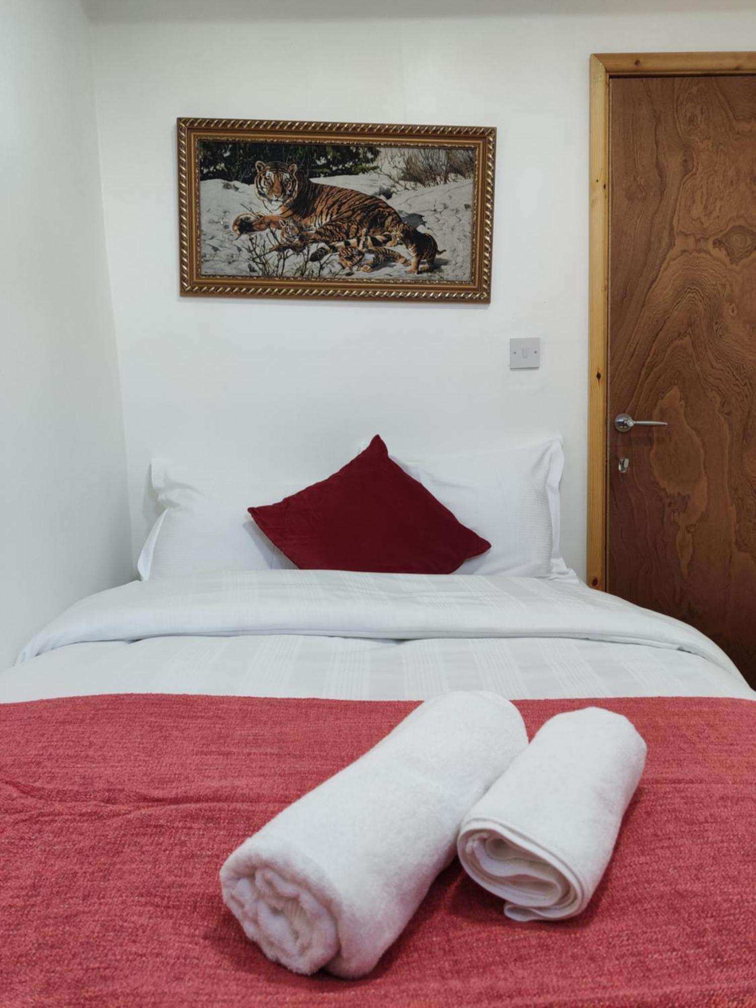 Tower Bridge Roomzzzz Bed & Breakfast
