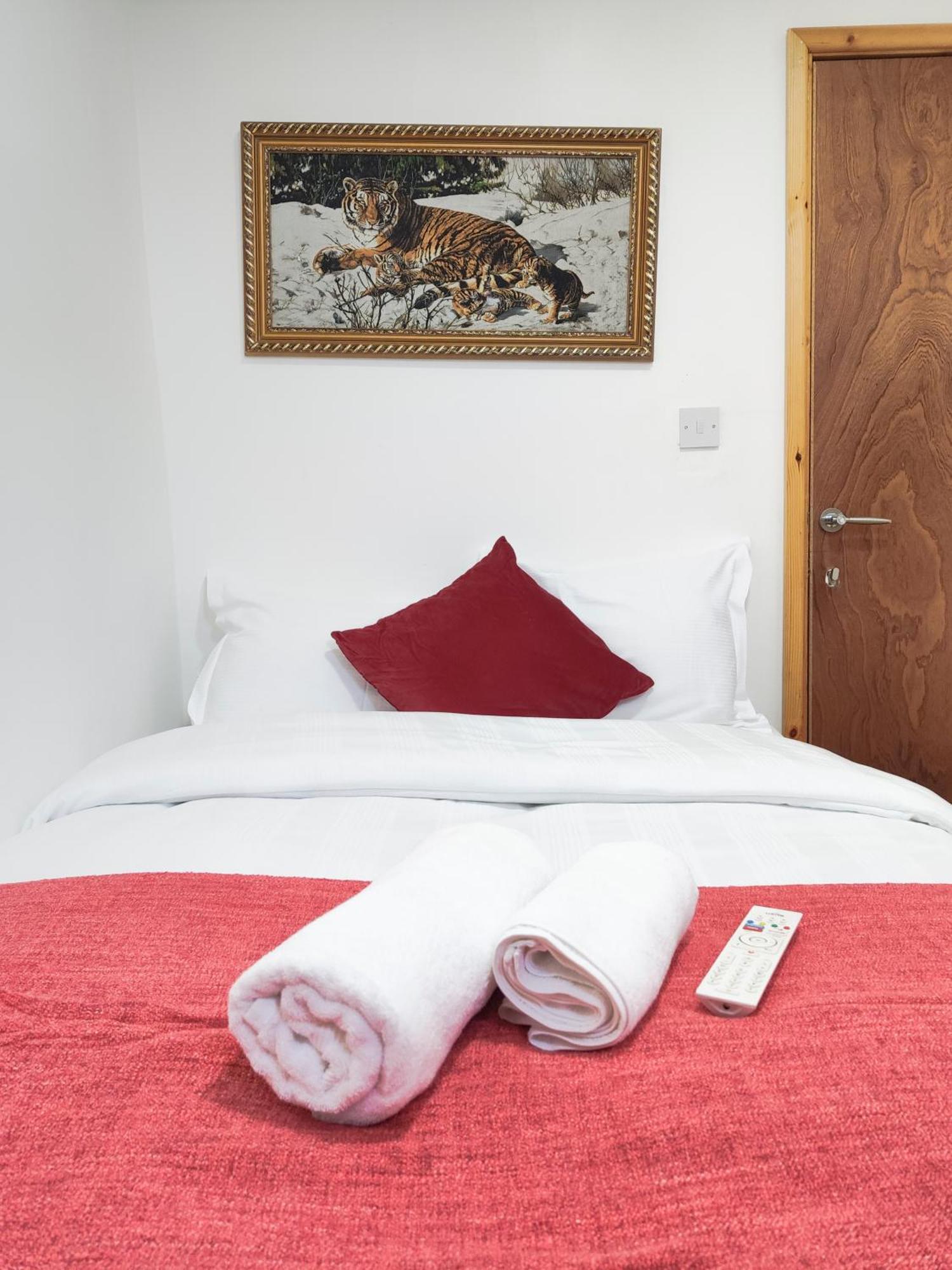 Tower Bridge Roomzzzz Bed & Breakfast *