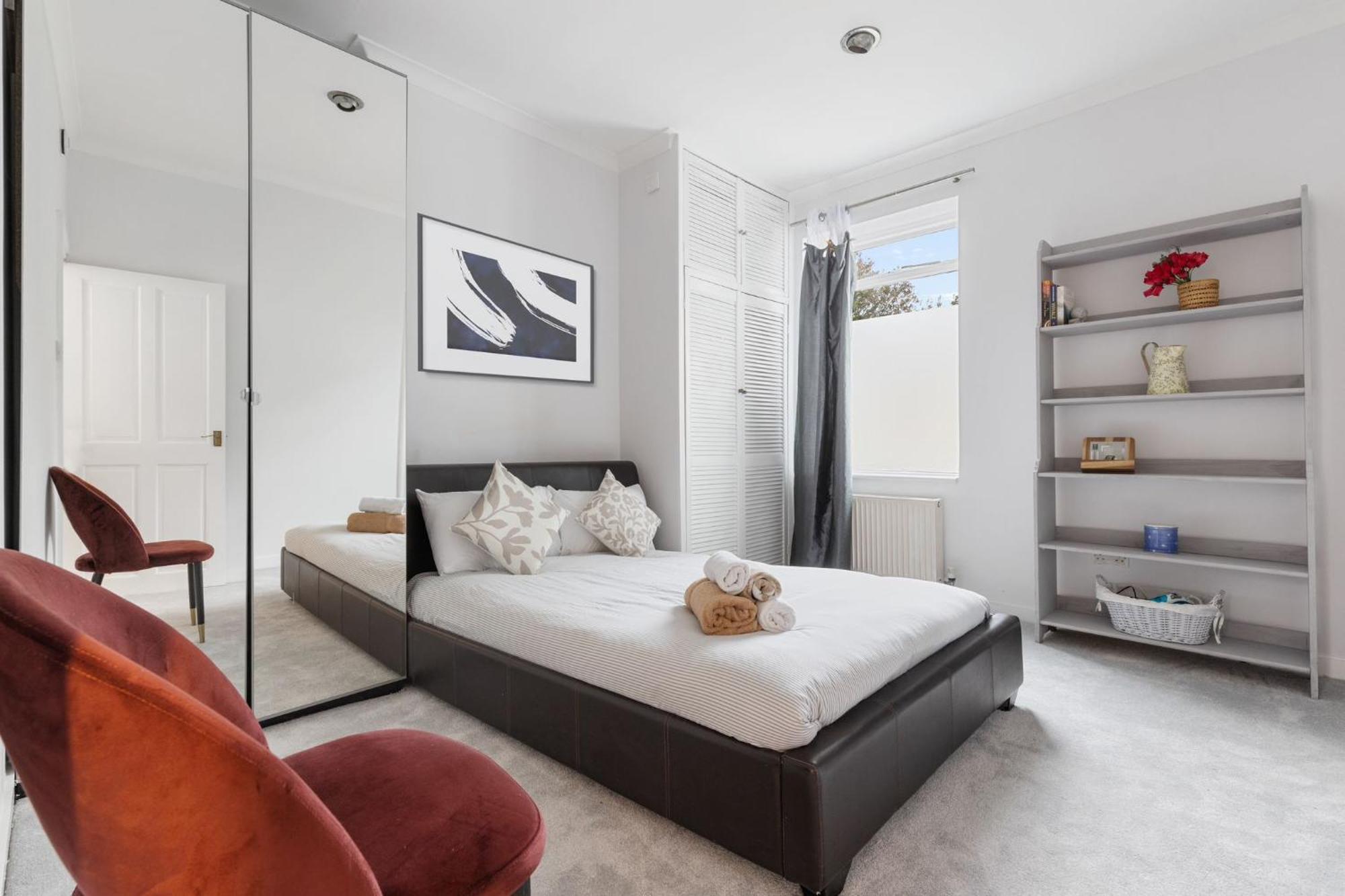 Cosy 1-bed Flat For 4 Ppl W Parking Apartment London