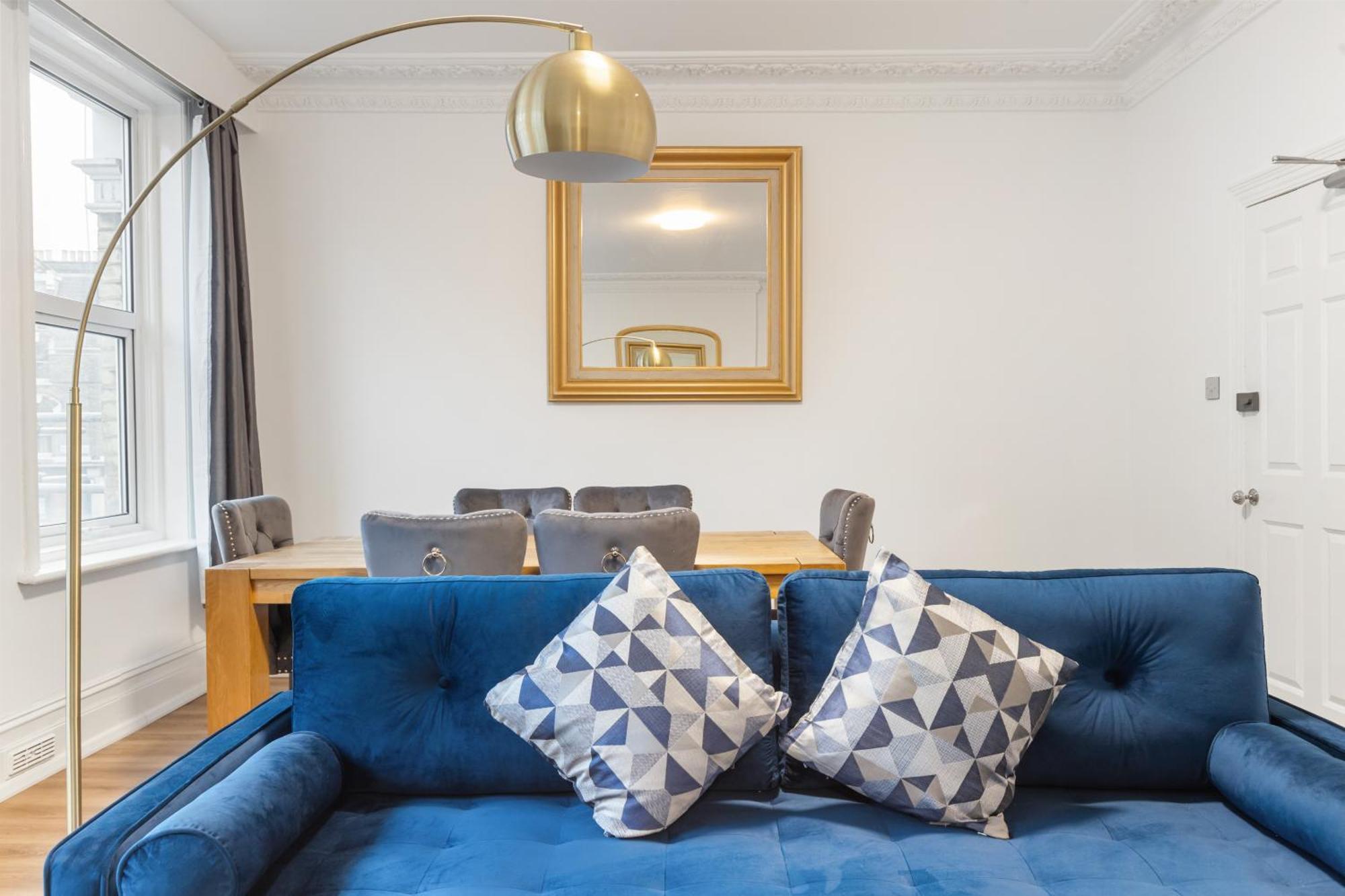 Apartment Modern 5-bedroom Fulham Flat - Sleeps 12 London