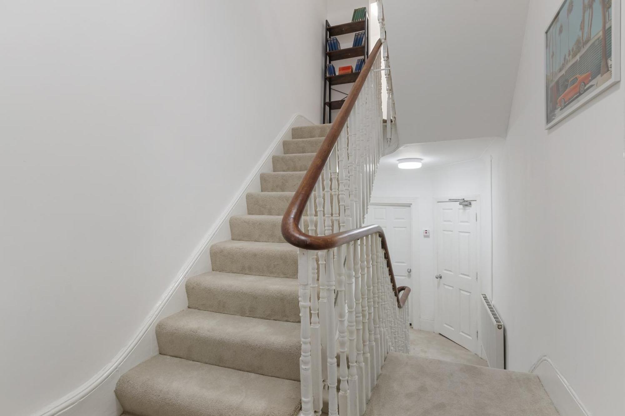 Modern 5-bedroom Fulham Flat - Sleeps 12 * London